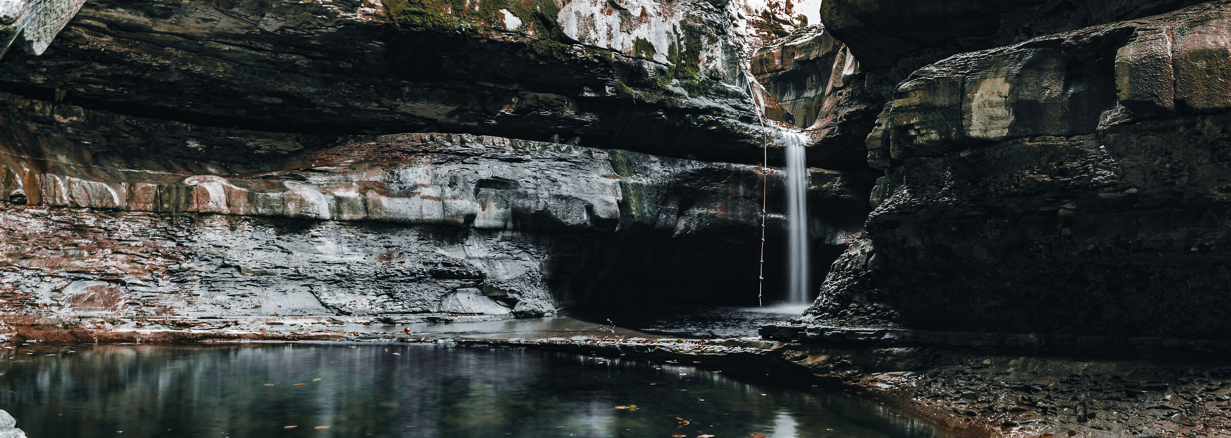 Cascata nella grotta