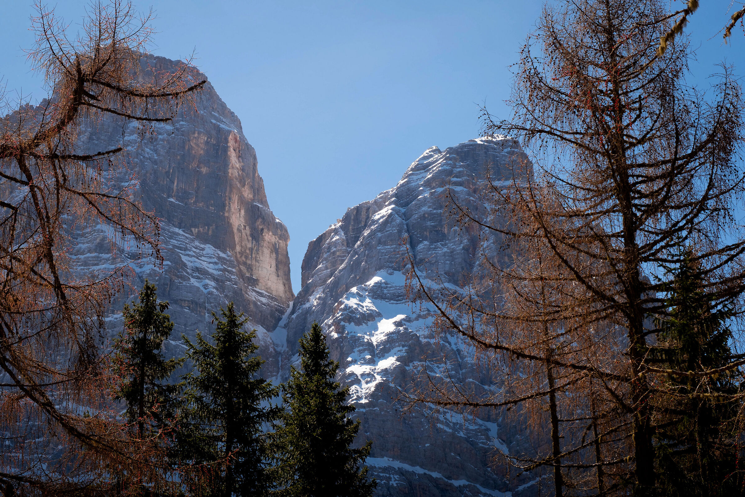 Il Pelmo in controluce