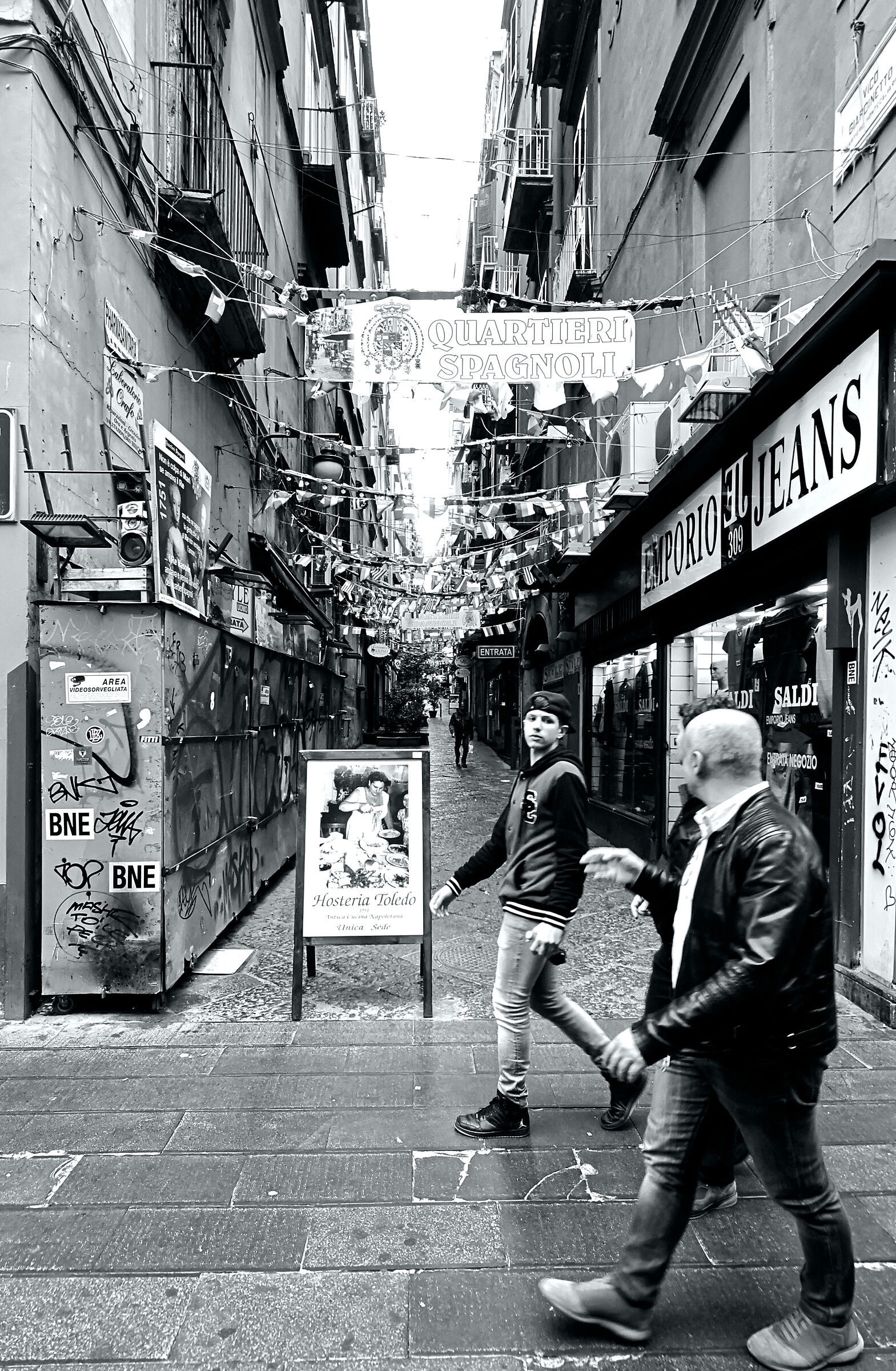 Passeggiando a Via Toledo