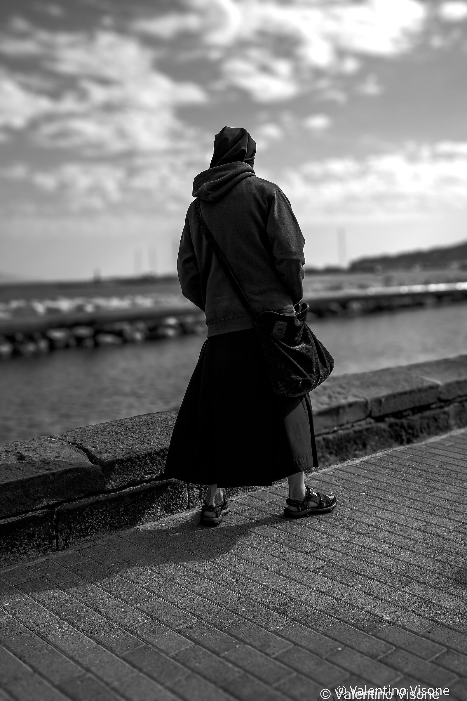 In religious contemplation of the sea