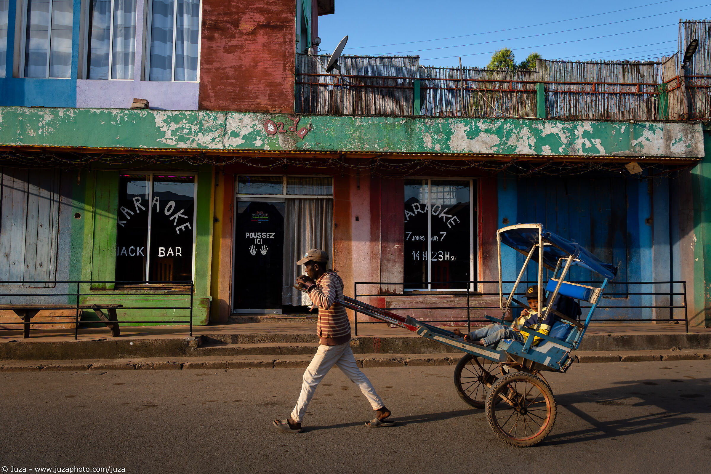 Karaoke Snack Bar, Ambositra