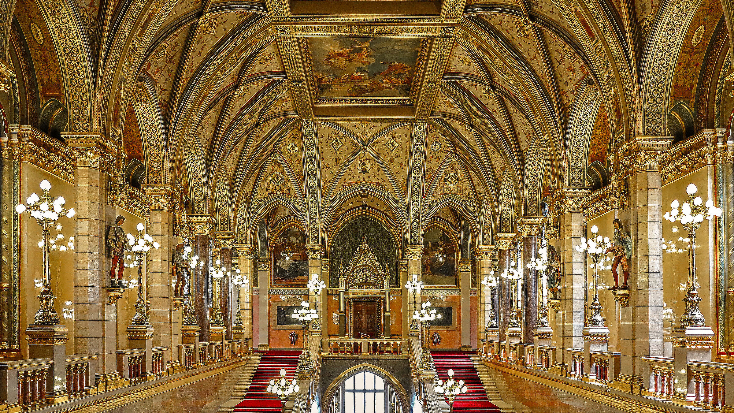 lnterno del Palazzo del Parlamento di Budapest