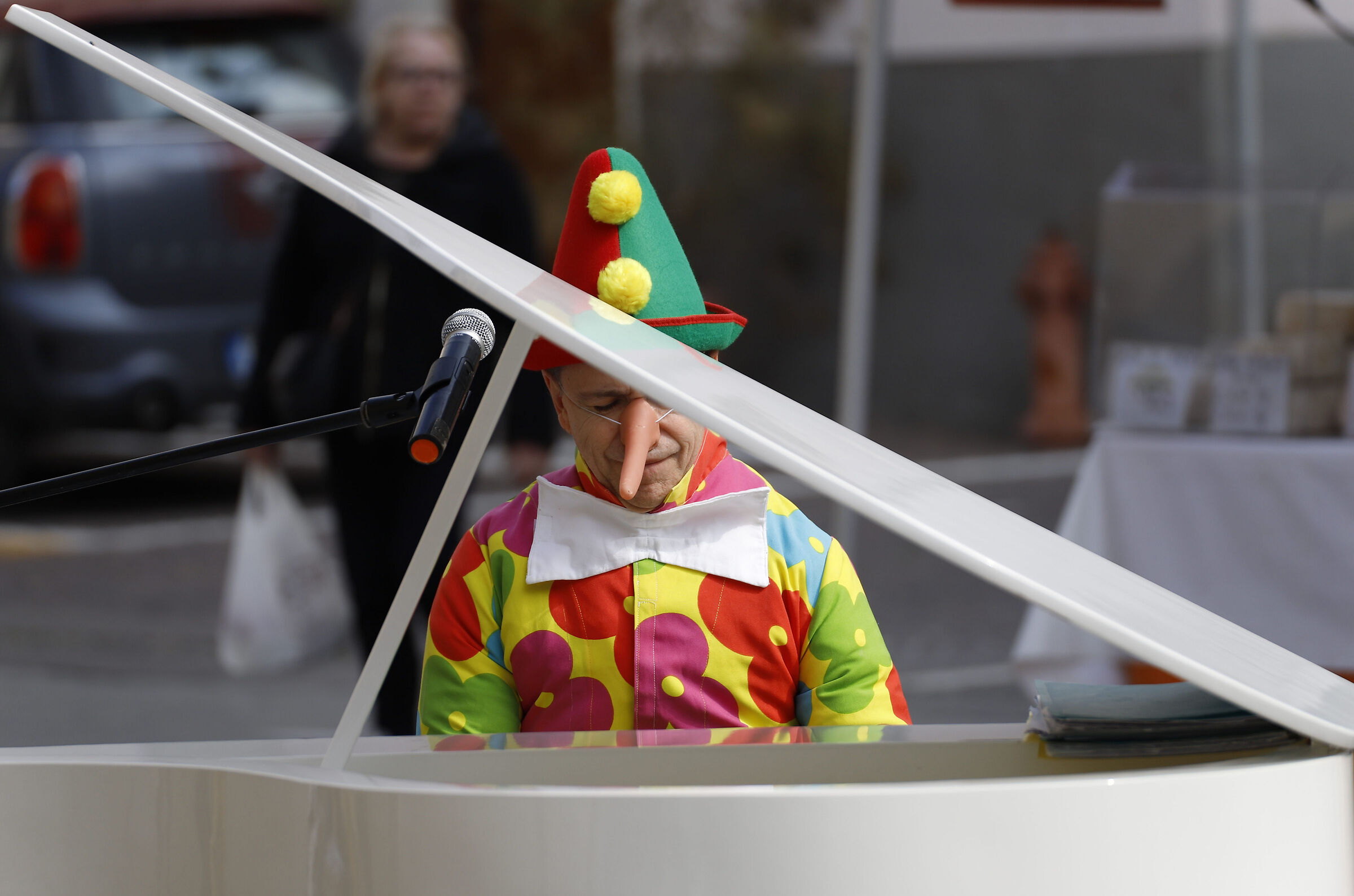 Yet the music seemed sincere...