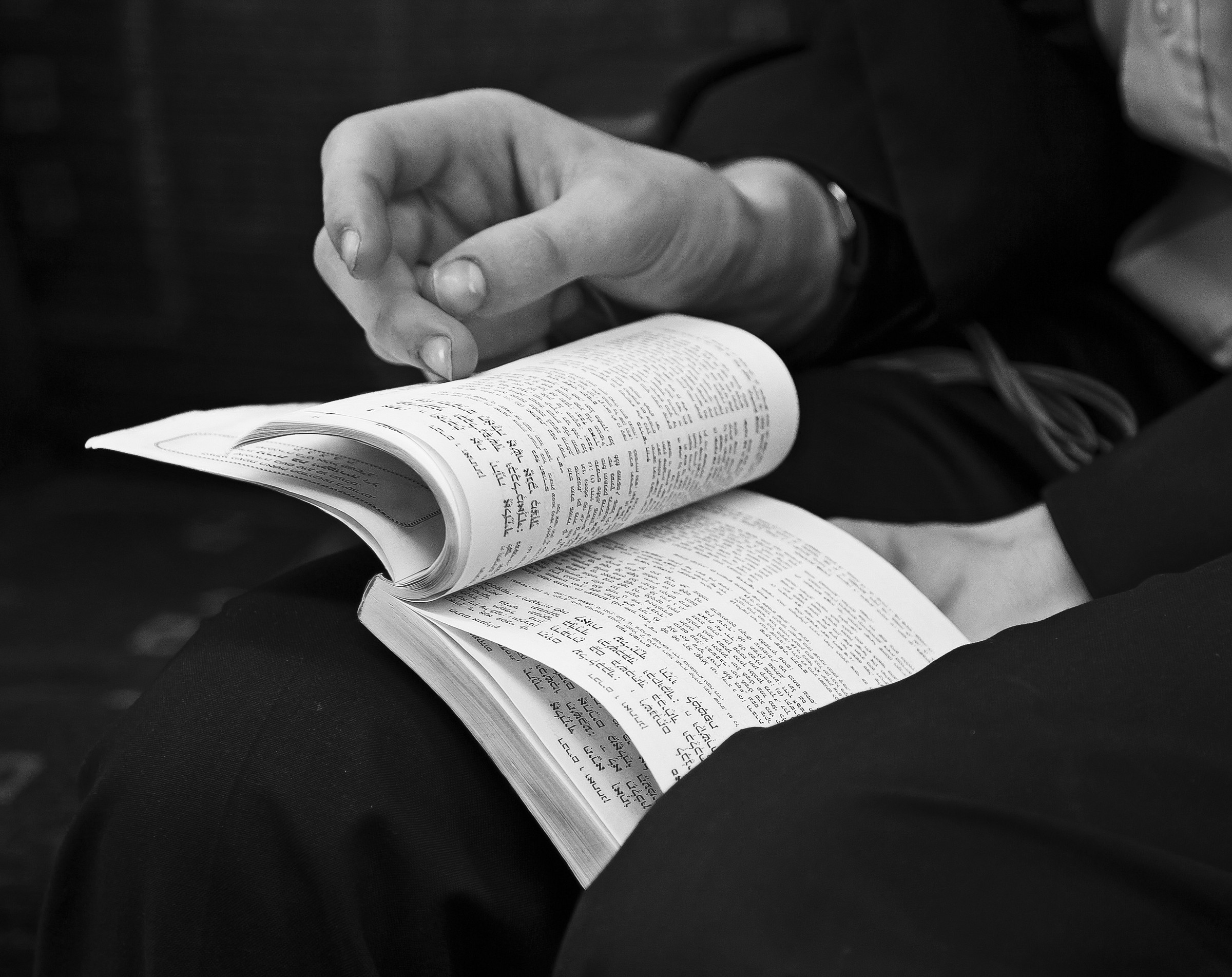 lettura ebraica in metropolitana