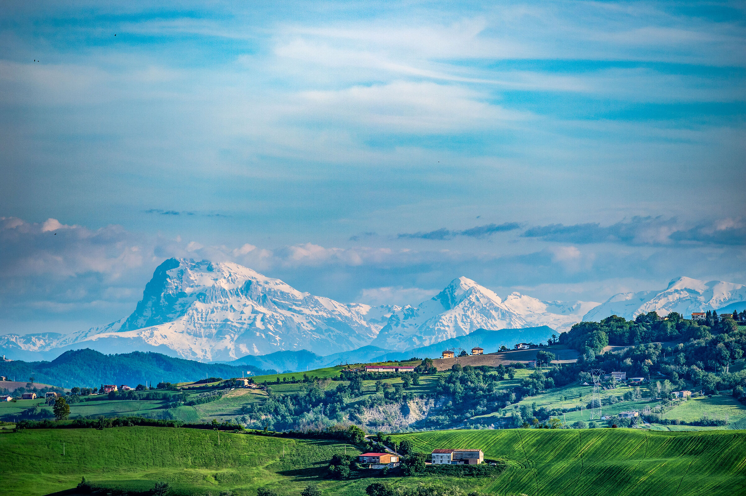 All'orizzonte il Gran Sasso dalle Marche