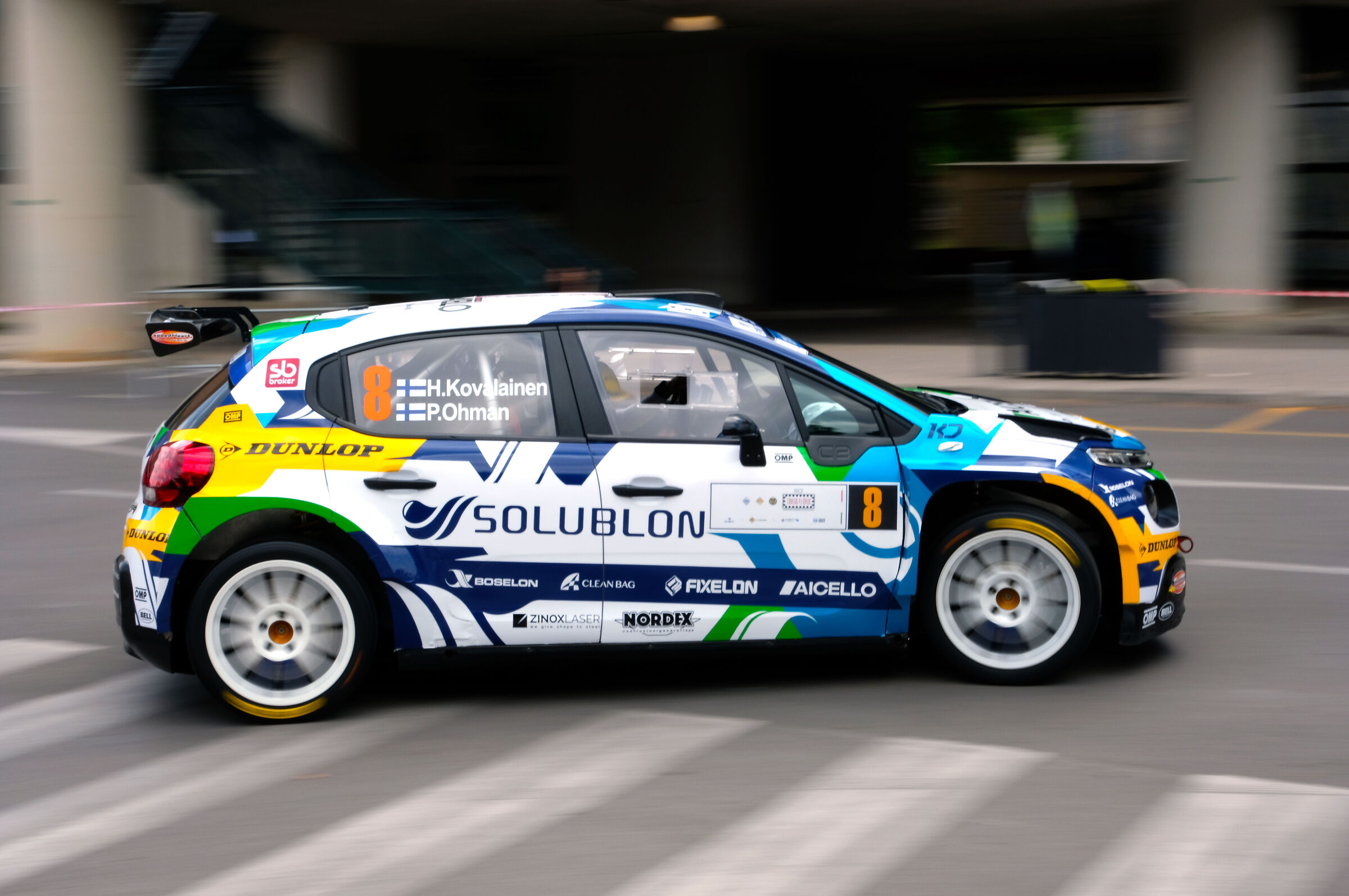 Kovalainen-Ohman departing from the UniPa Campus