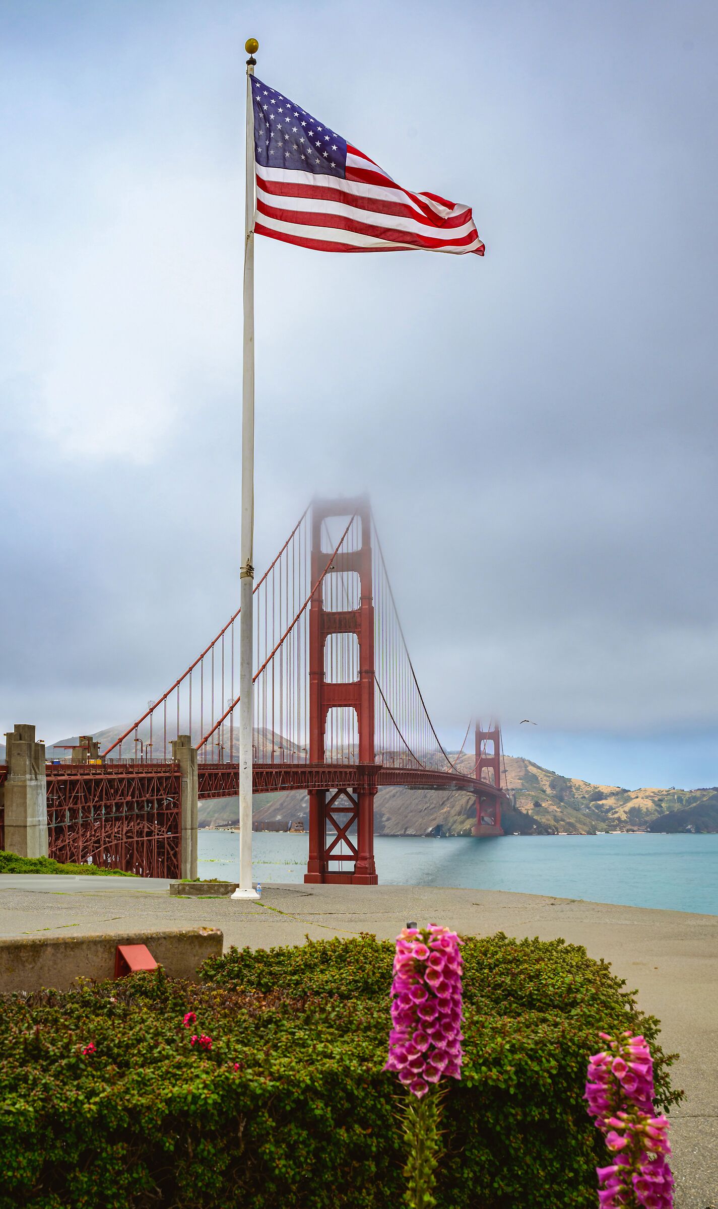DOLDEN GATE BRIDGE