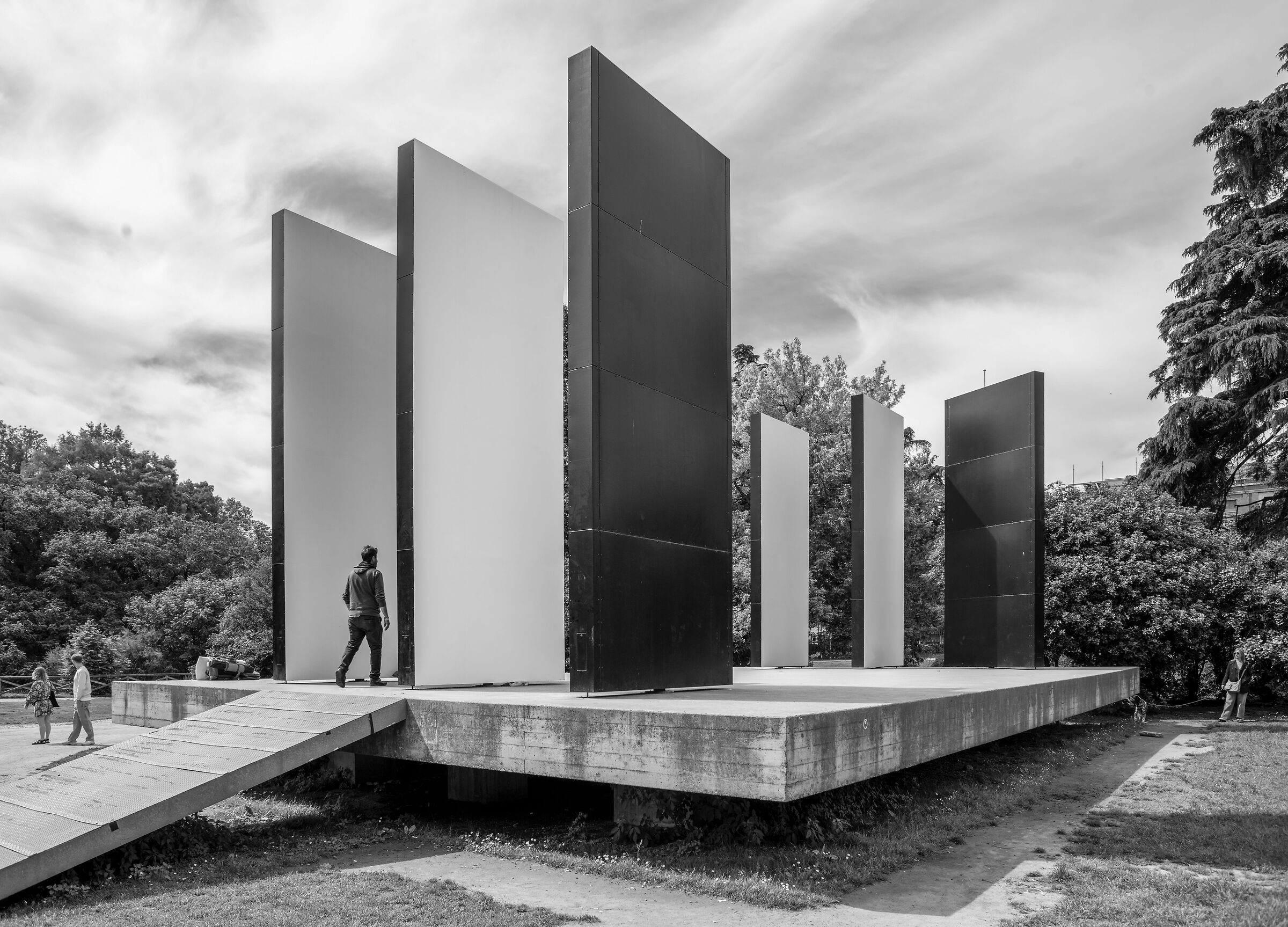 Teatro Continuo Burri with rotated panel-backdrop
