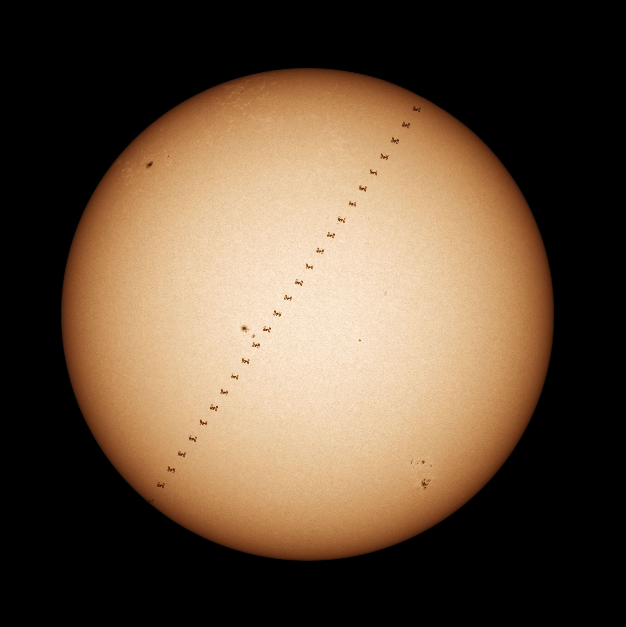 ISS transit in front of the sun 22/05/2026