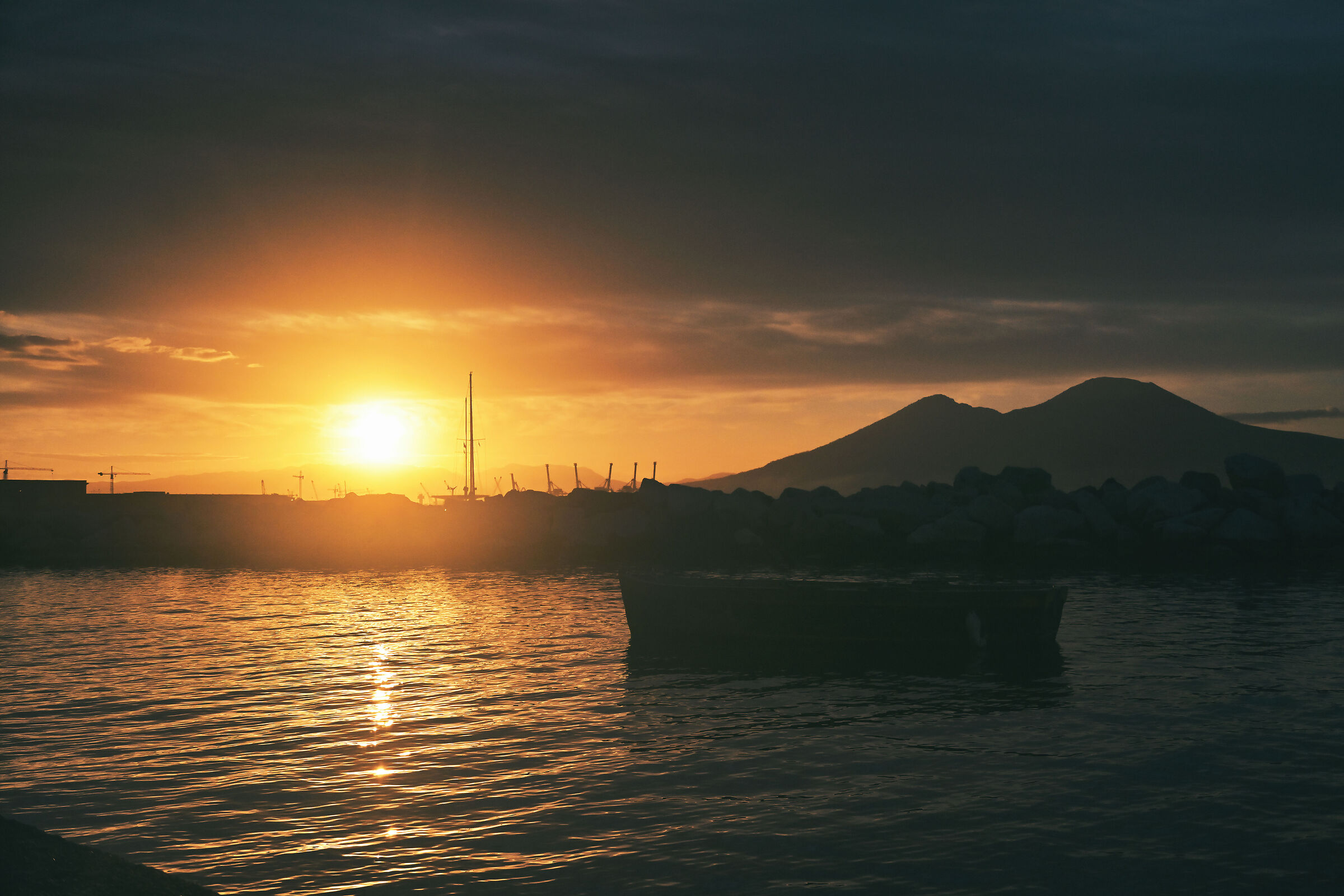 Napoli all'alba