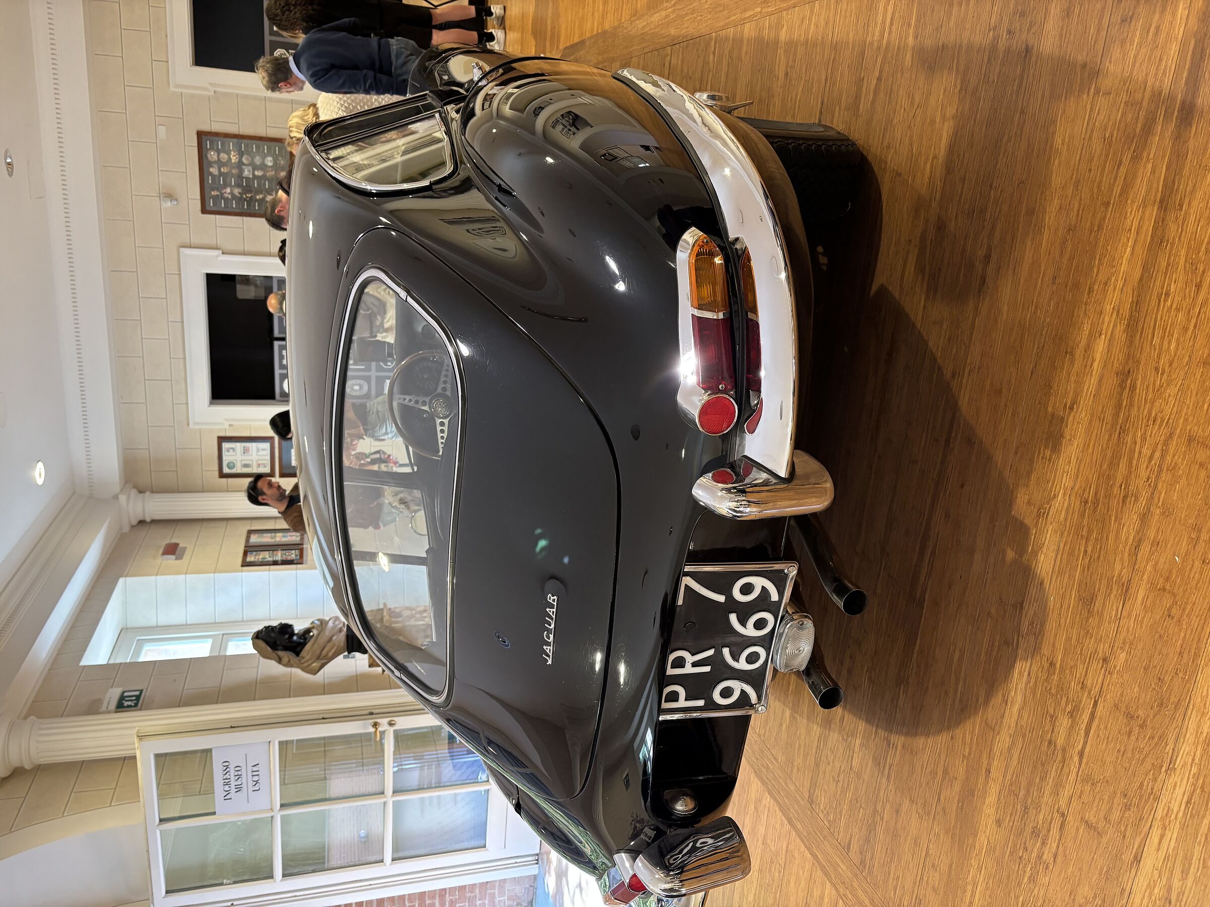jaguar E type 63/64?
