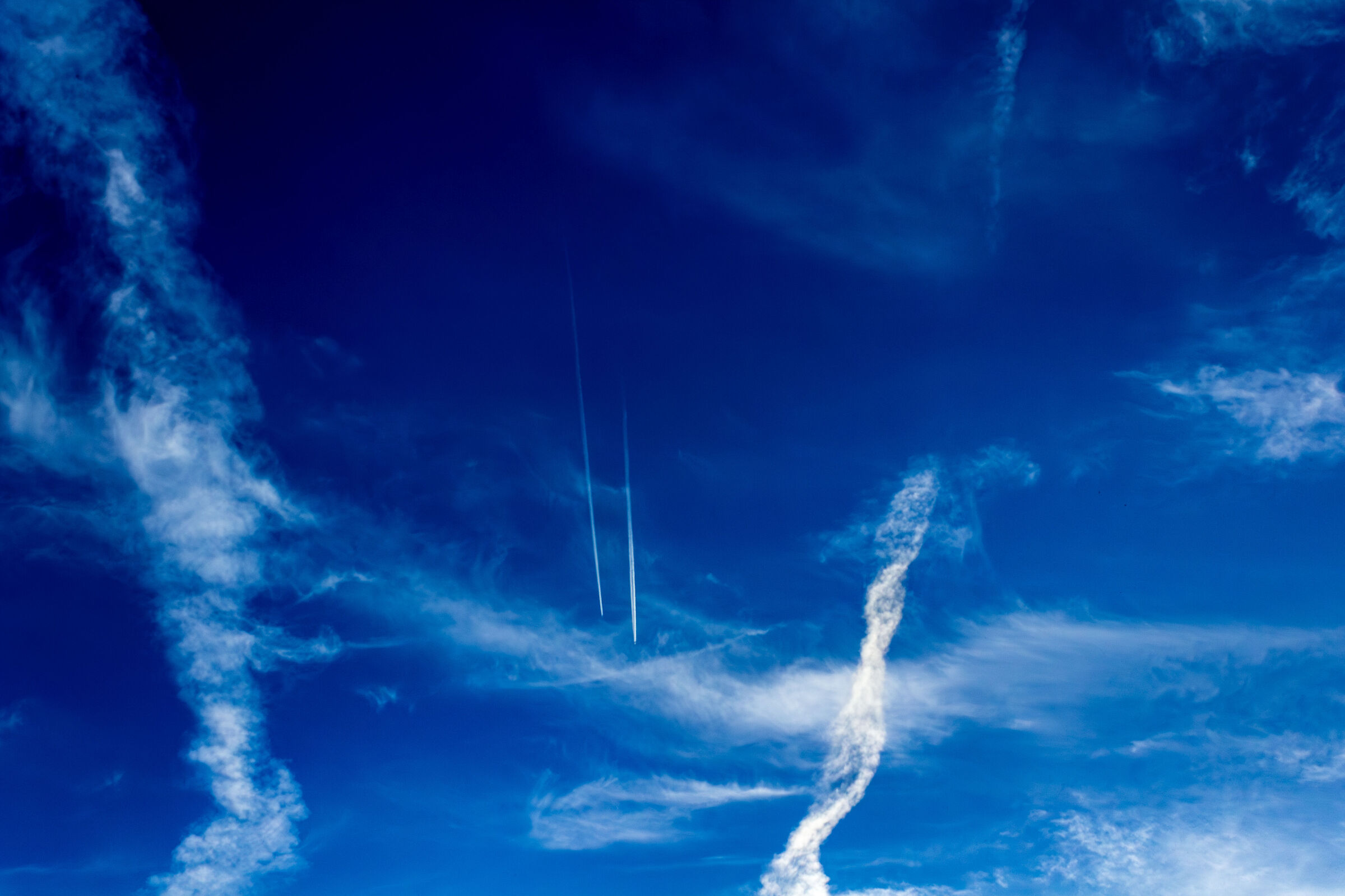 nuvole e scie al tramonto 2