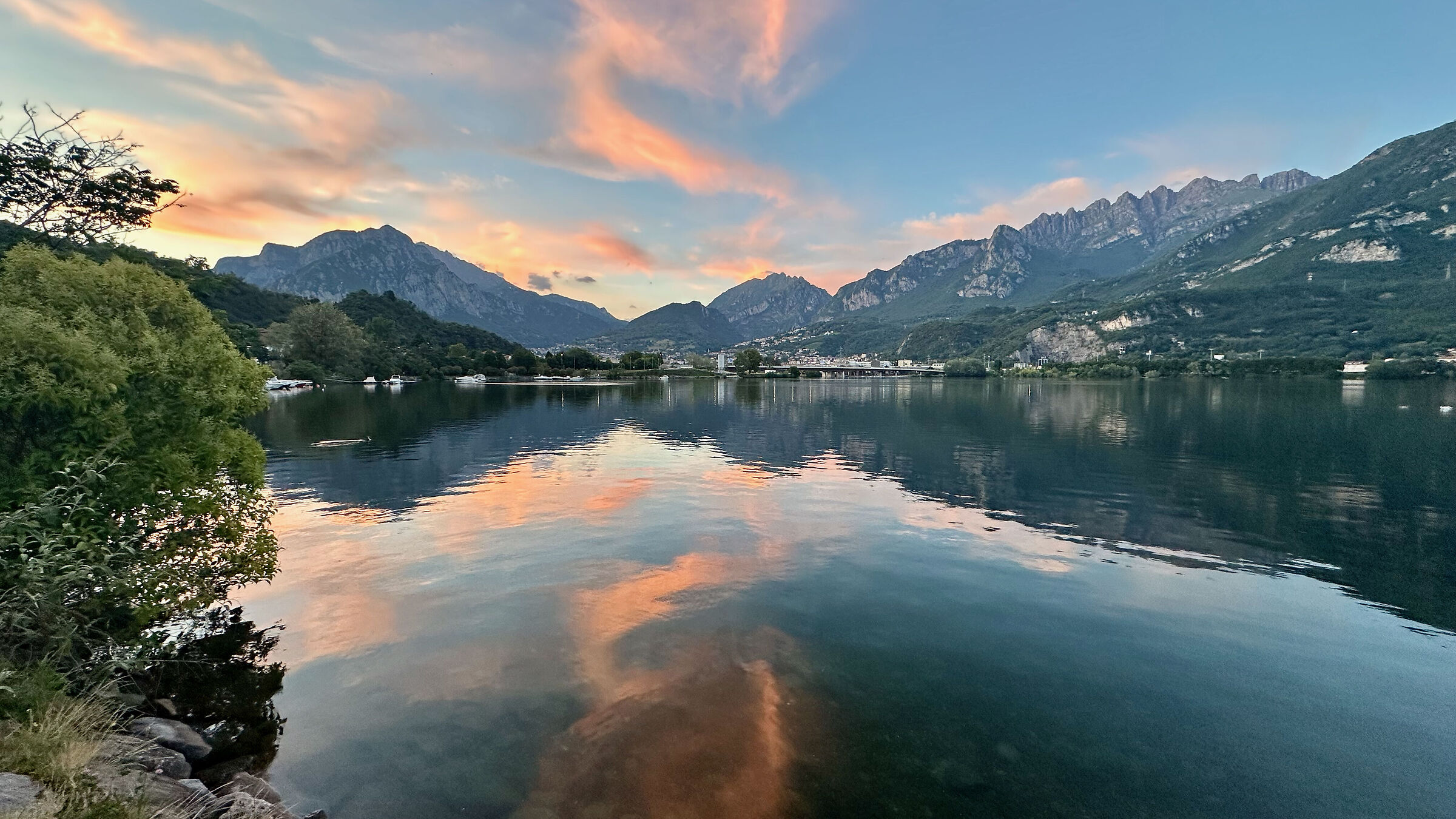 Tramonto sul lago di Garlate di inizio giugno