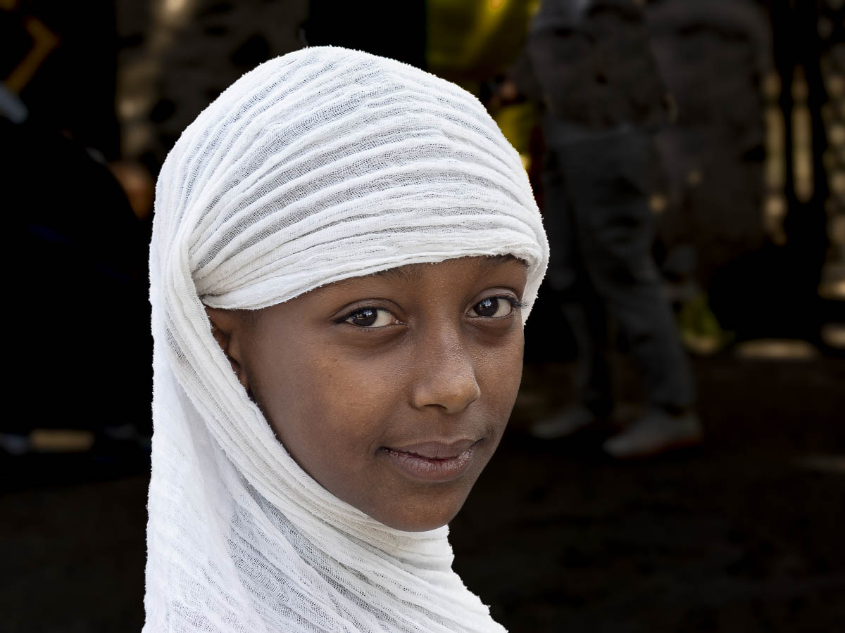 ragazza etiope orgogliosa e maliziosa