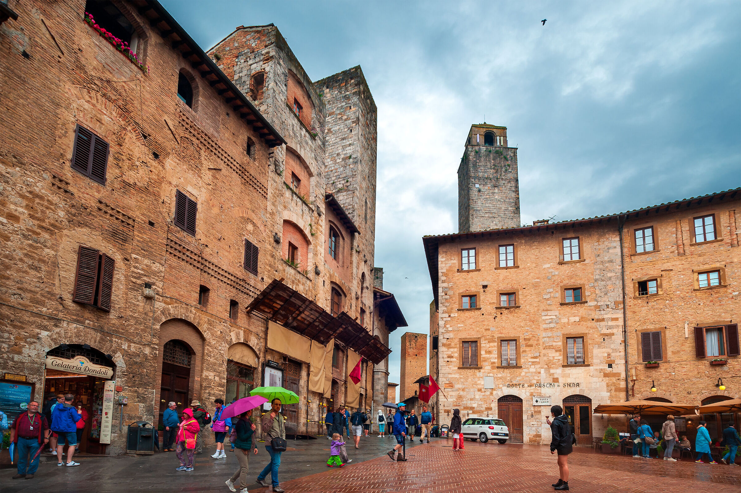 San Gimignano in una mattinata piovosa