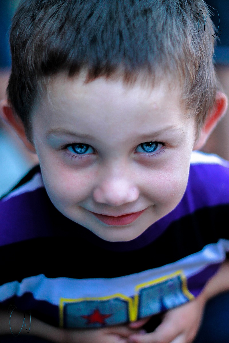 The devil has blue eyes.