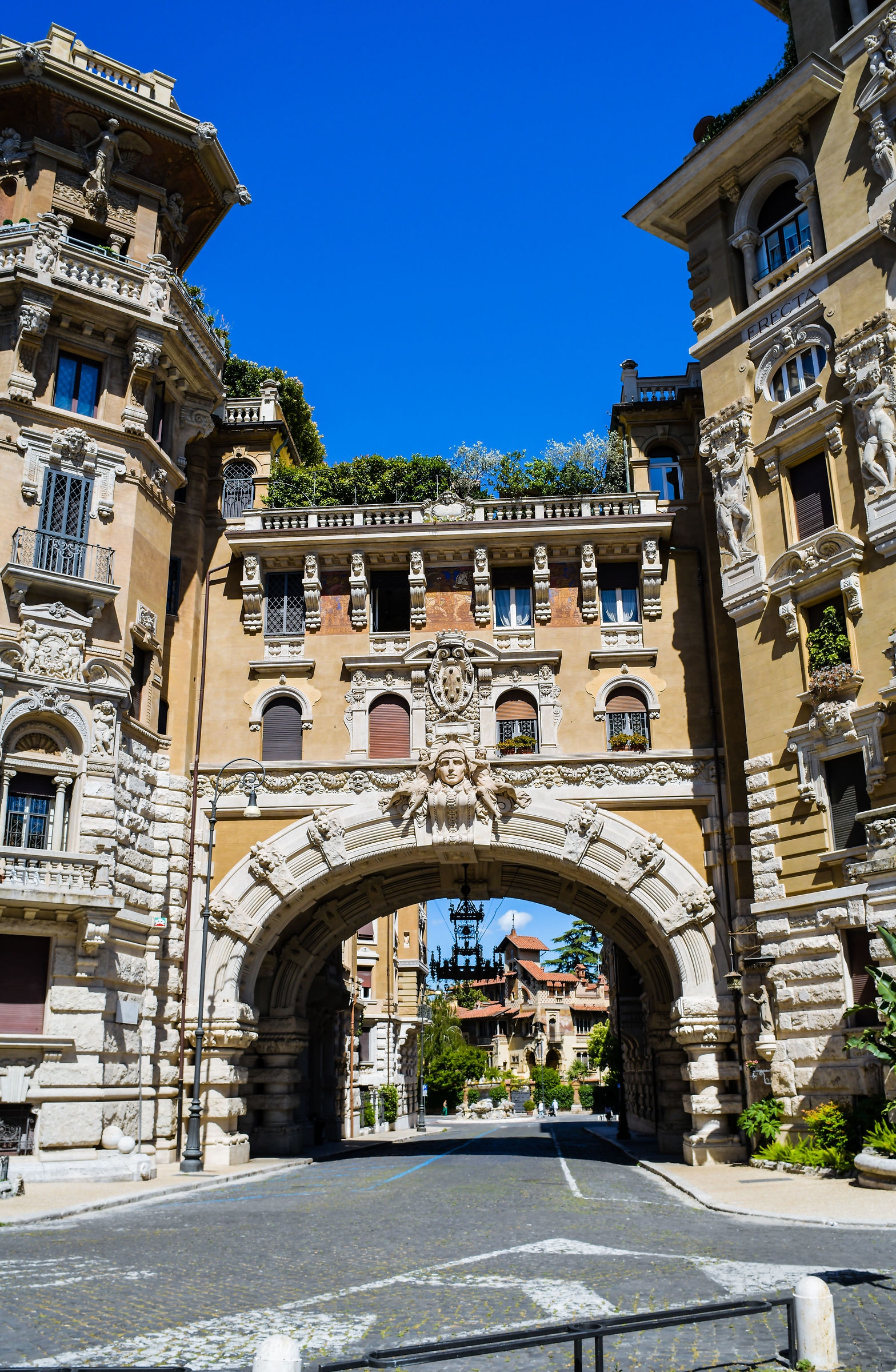 Rome-Coppedé district, arch via Brenta
