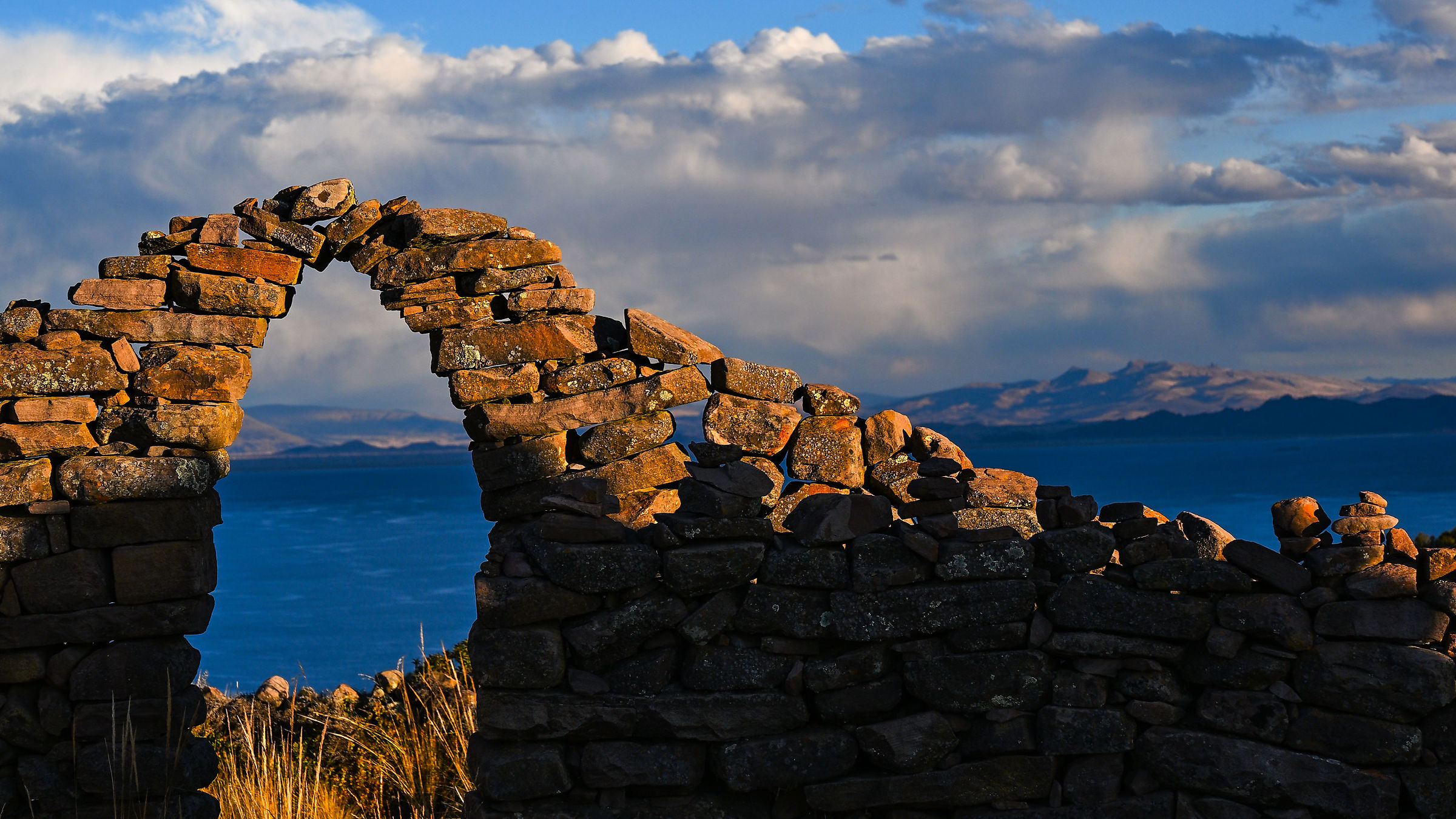 The gateway to the lake