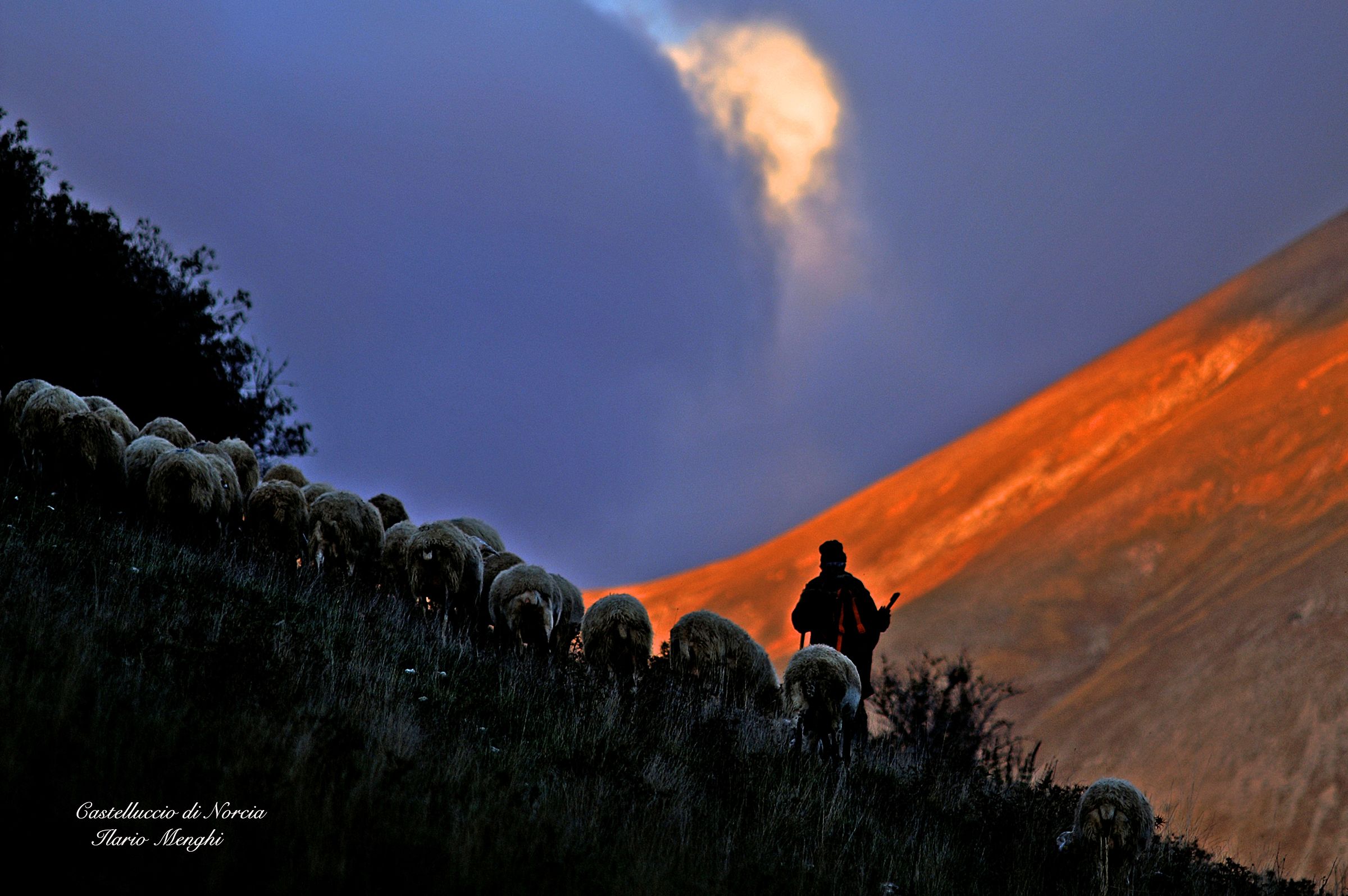 al tramonto a Castelluccio