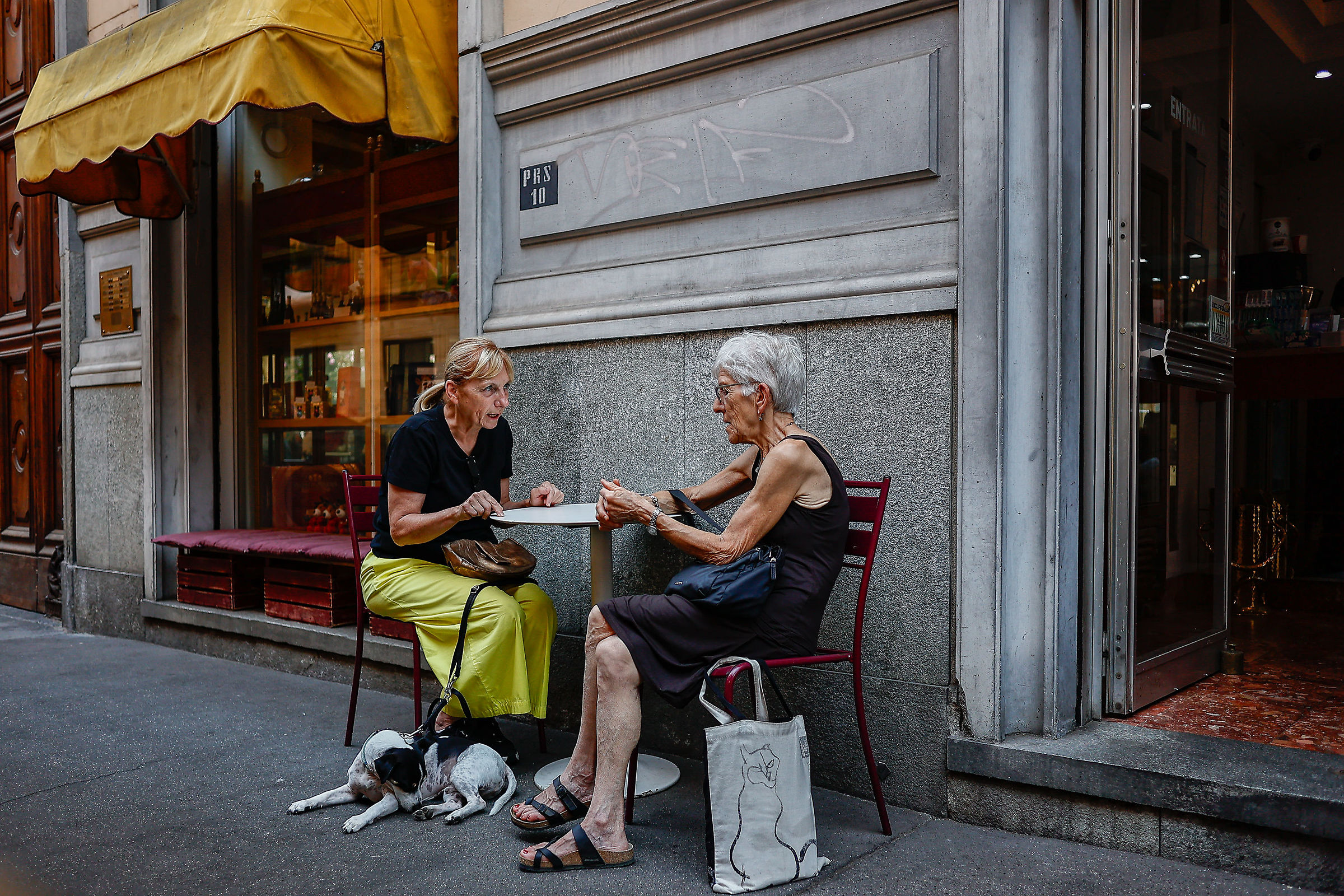 Bar chatter