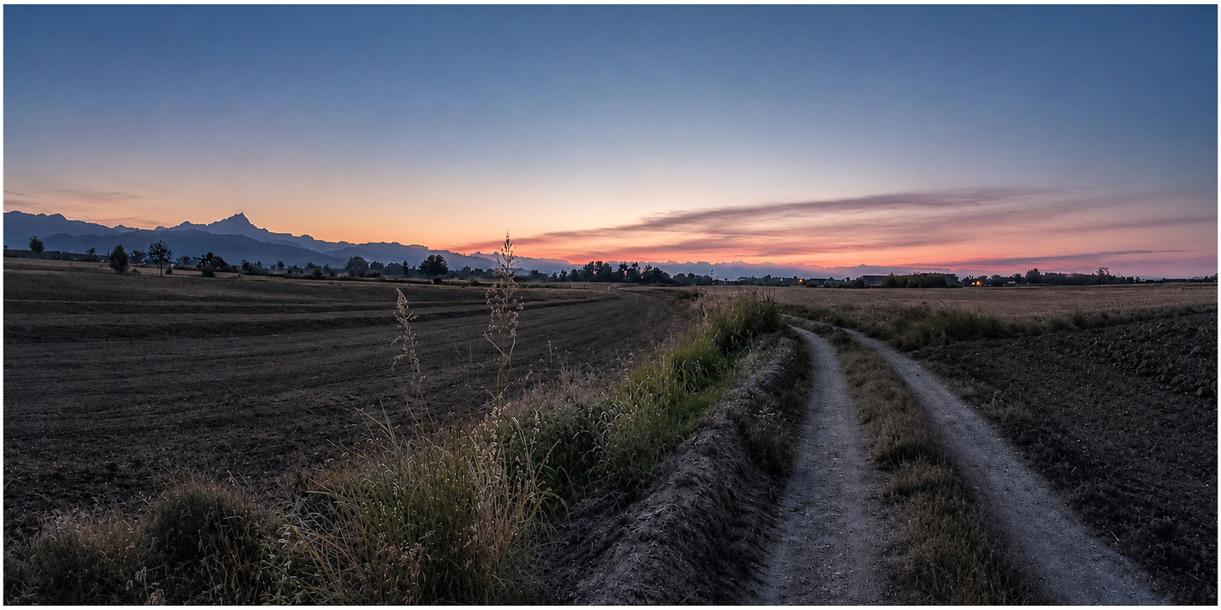 Even the countryside has its "blue hour"