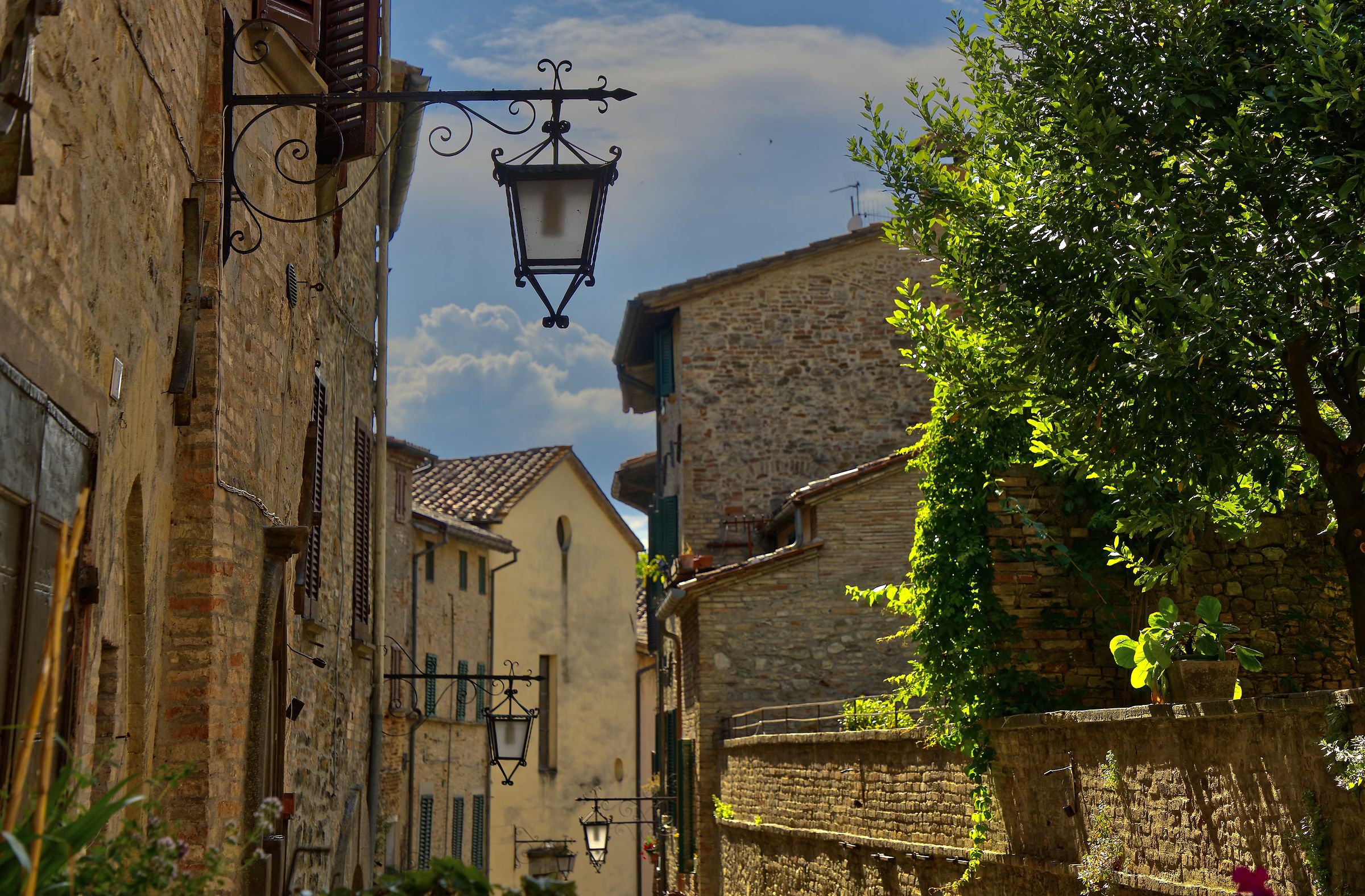 Le lanterne di Montone