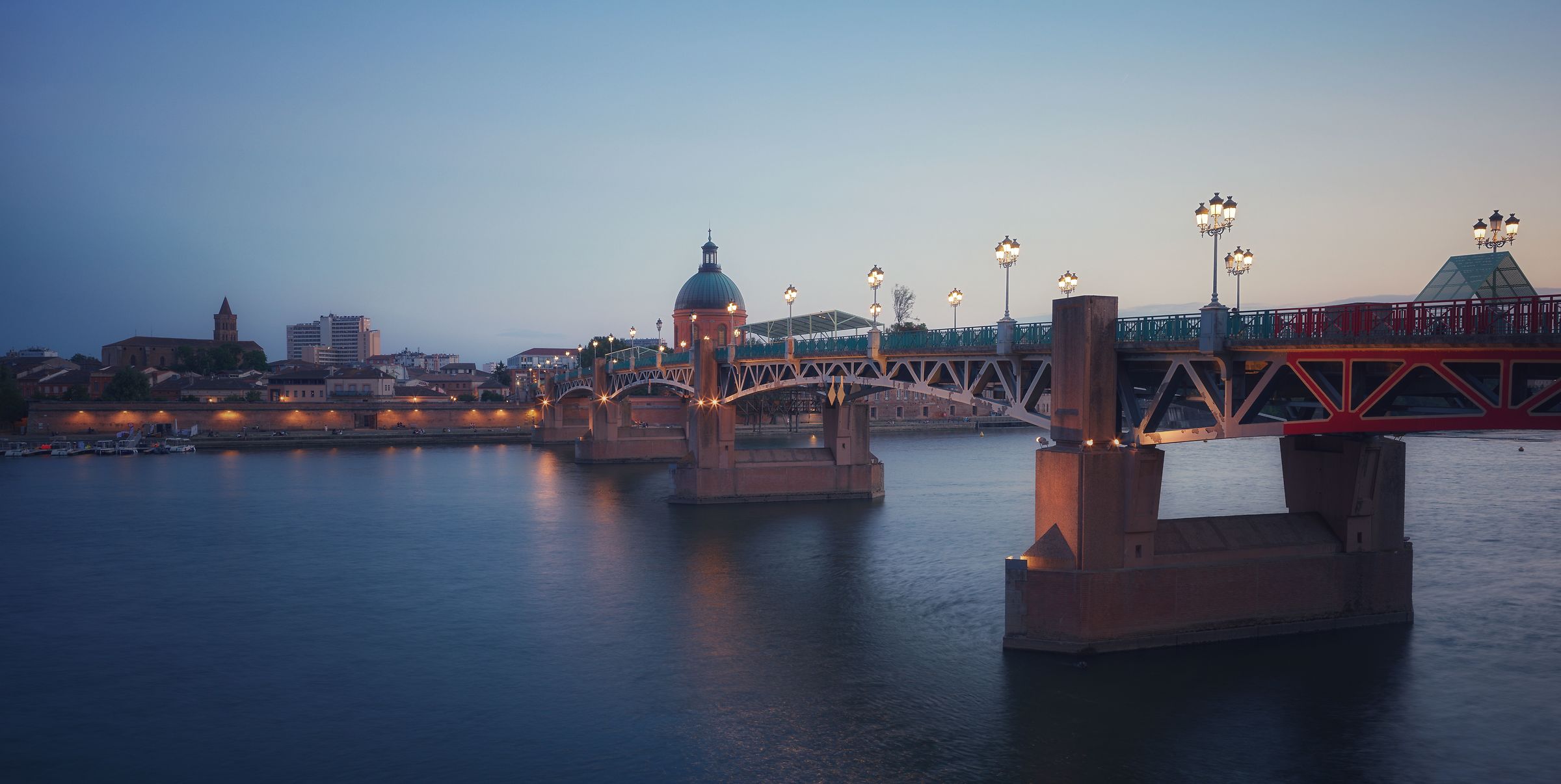 Blue time at the Pont Neuf in Toulouse