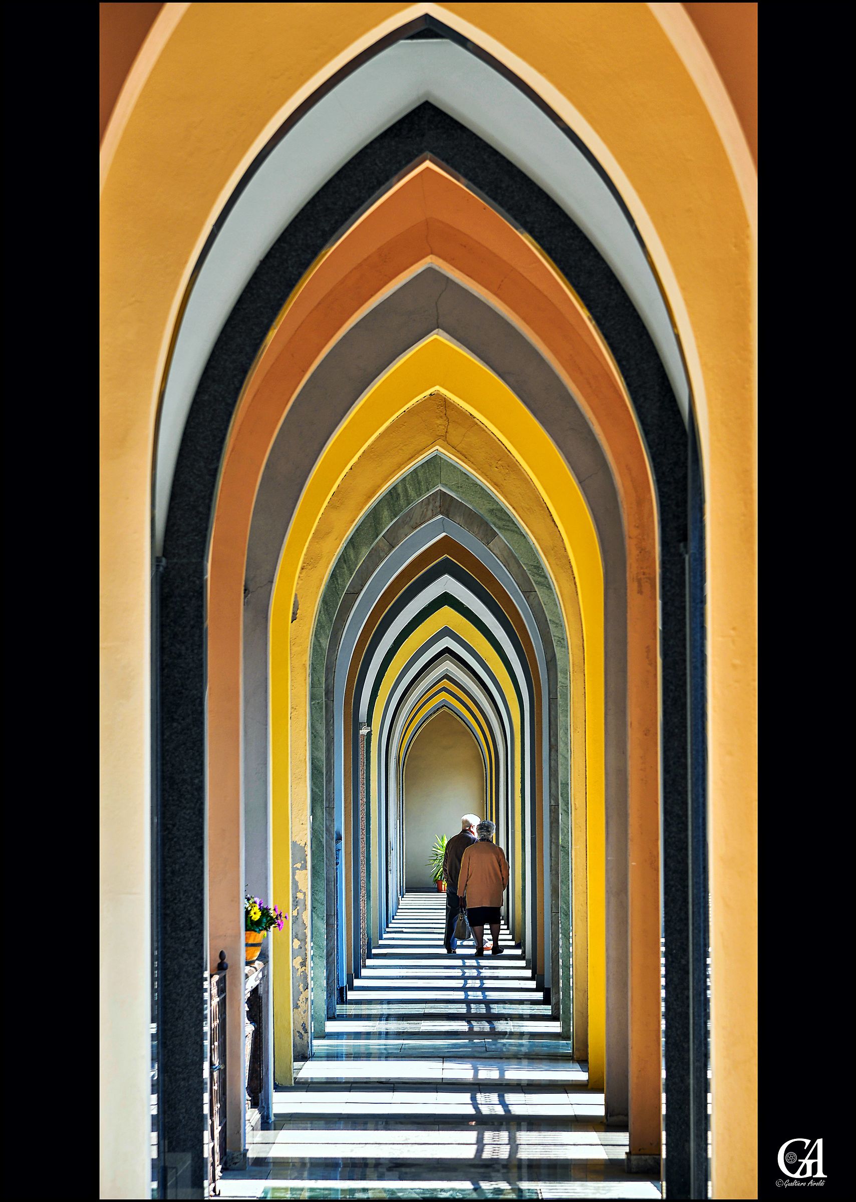 Arches and contrasts