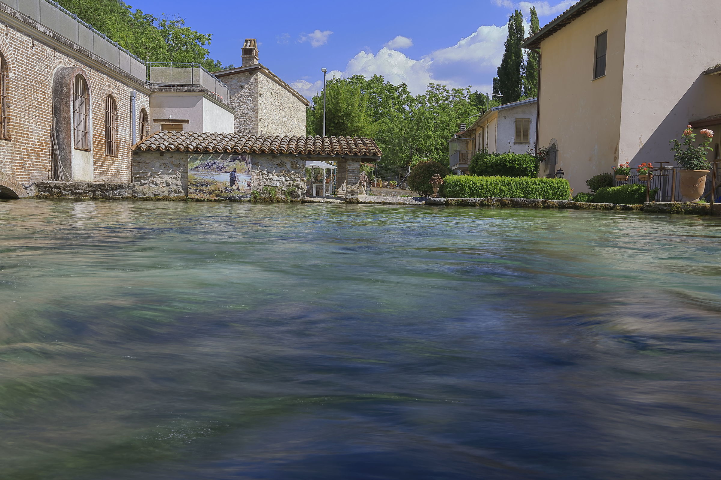 Tonalità di verde a Rasiglia, la Venezia dell'Umbria