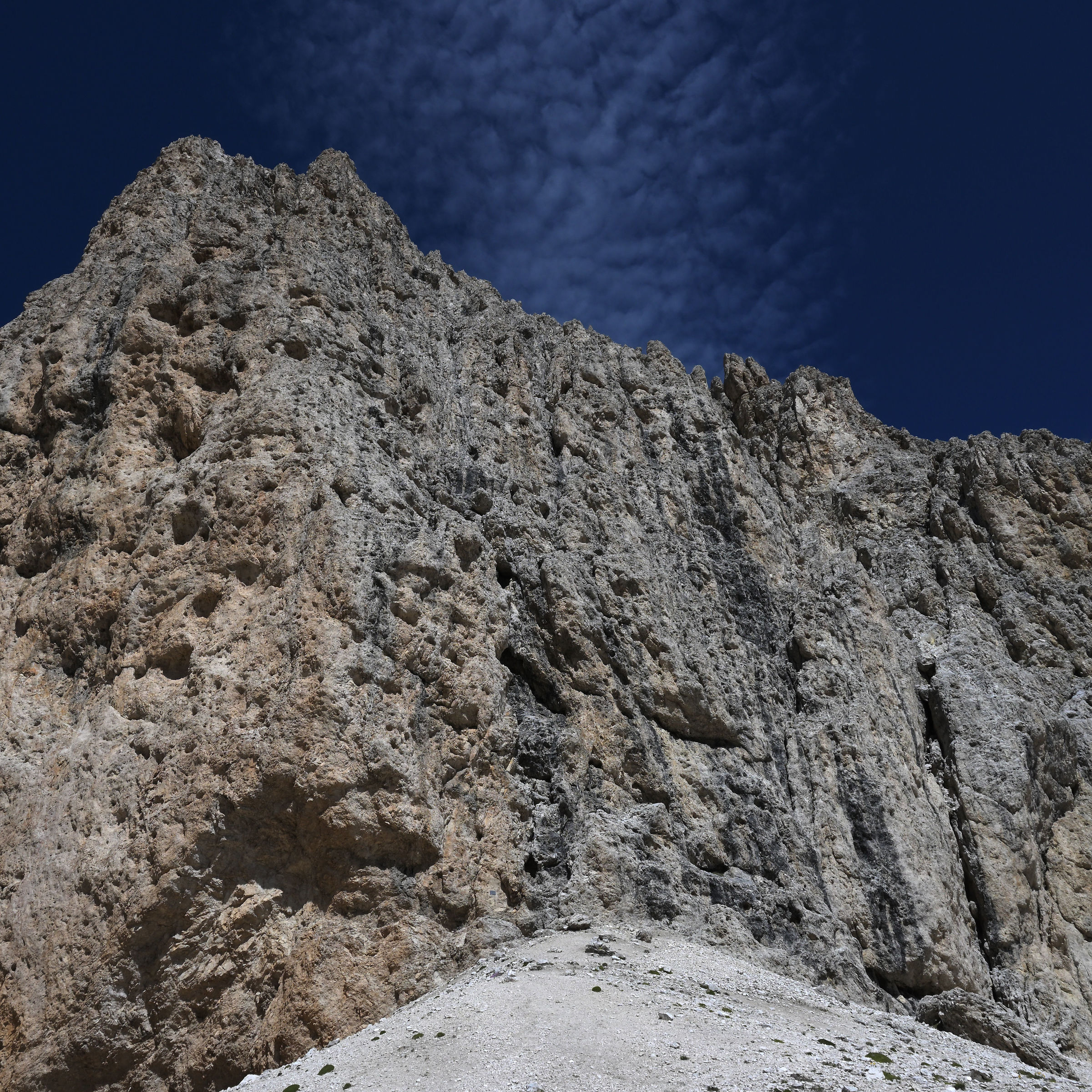 Sky on the rocks