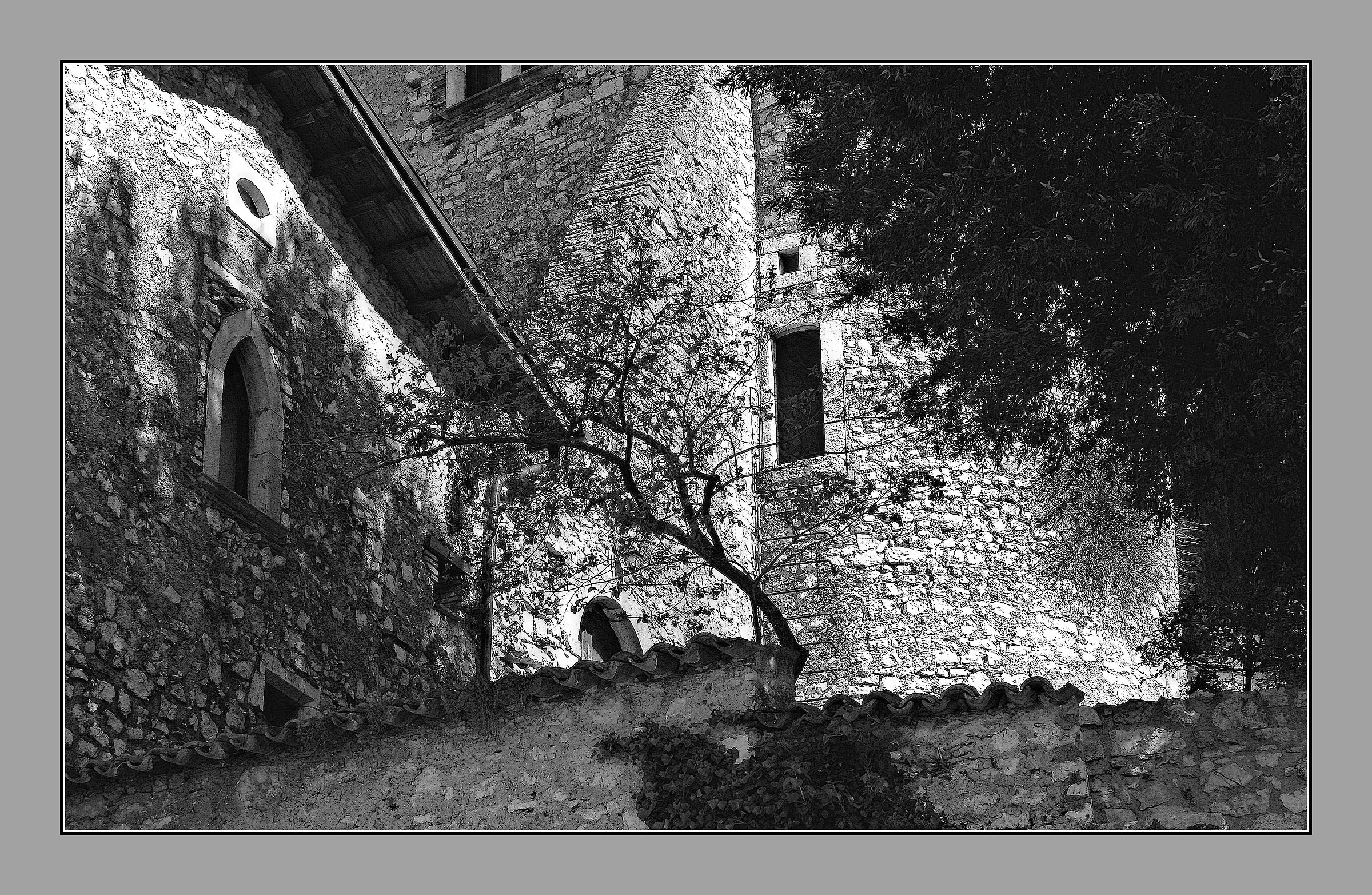 Oltre il muro del giardino
