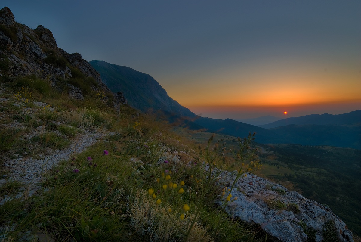 New day at the foot of the Carrier