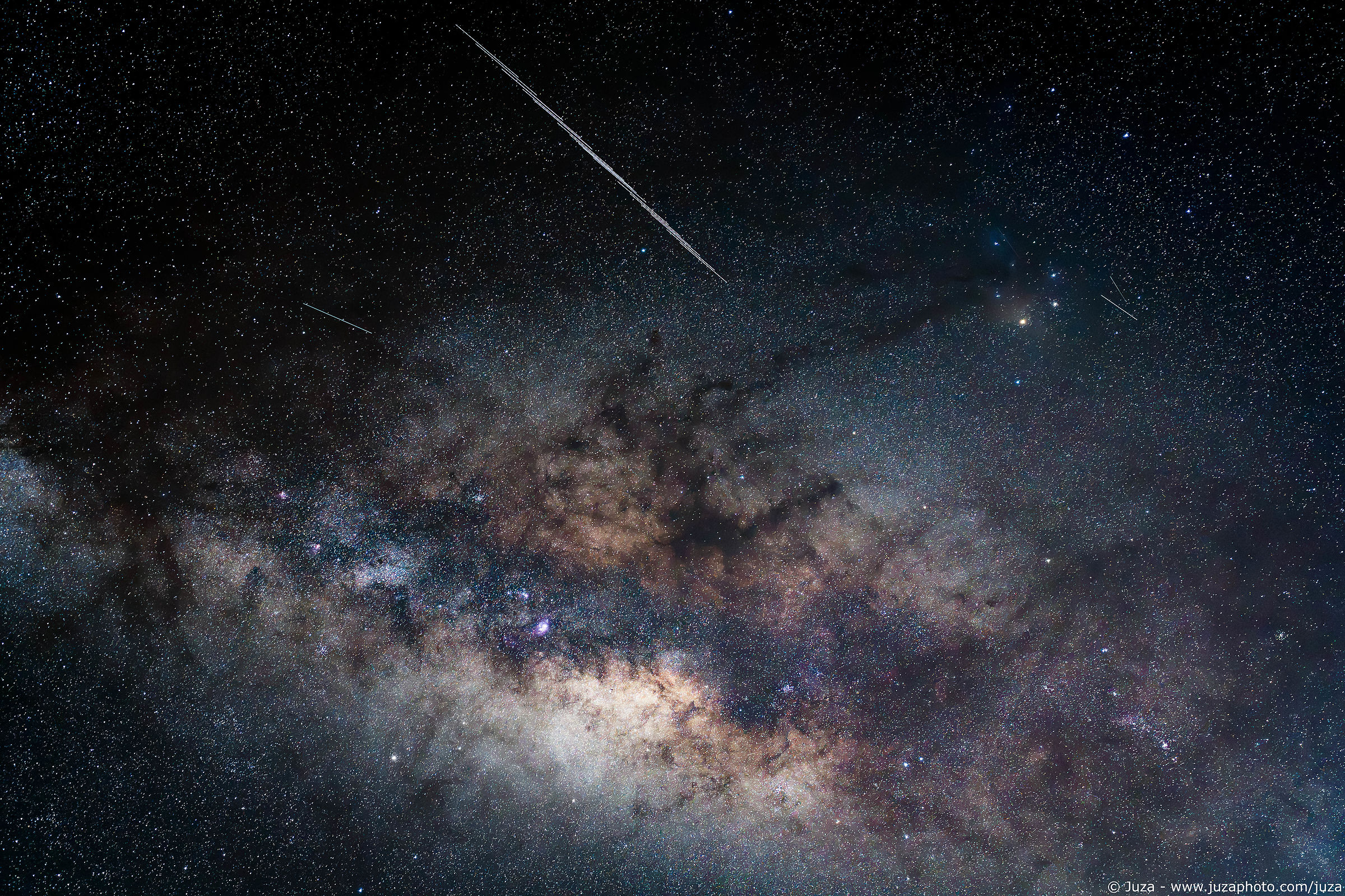 La Via Lattea e satelliti Starlink