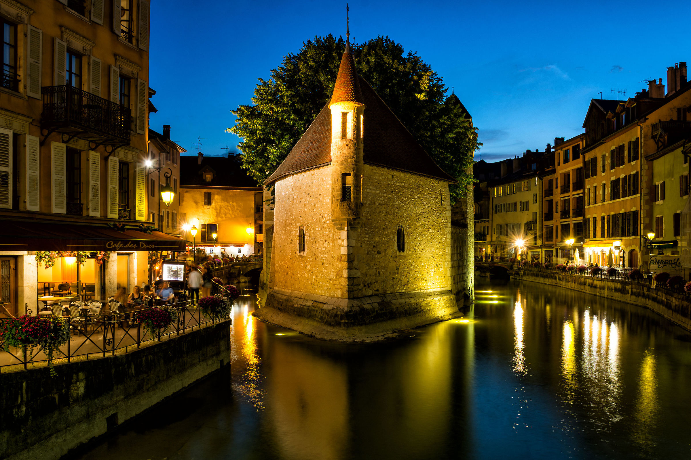 Nightfall on Annecy