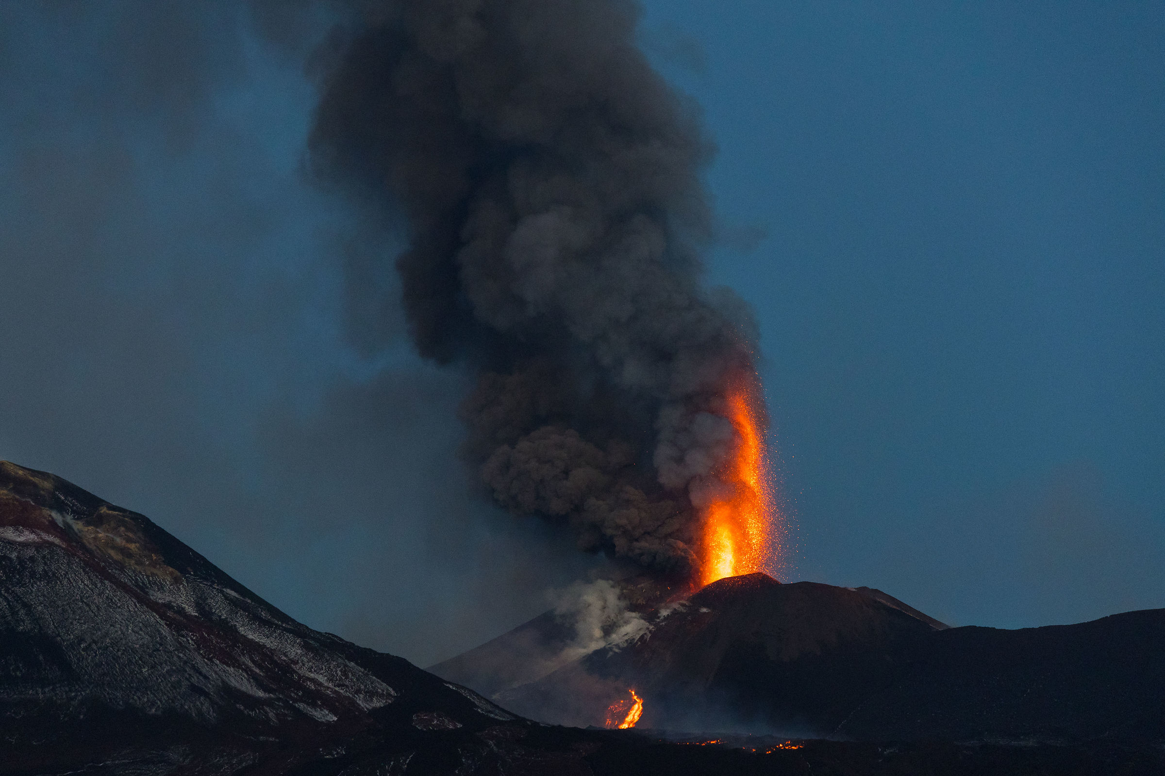 Eruption during dawn on August 7, 2026