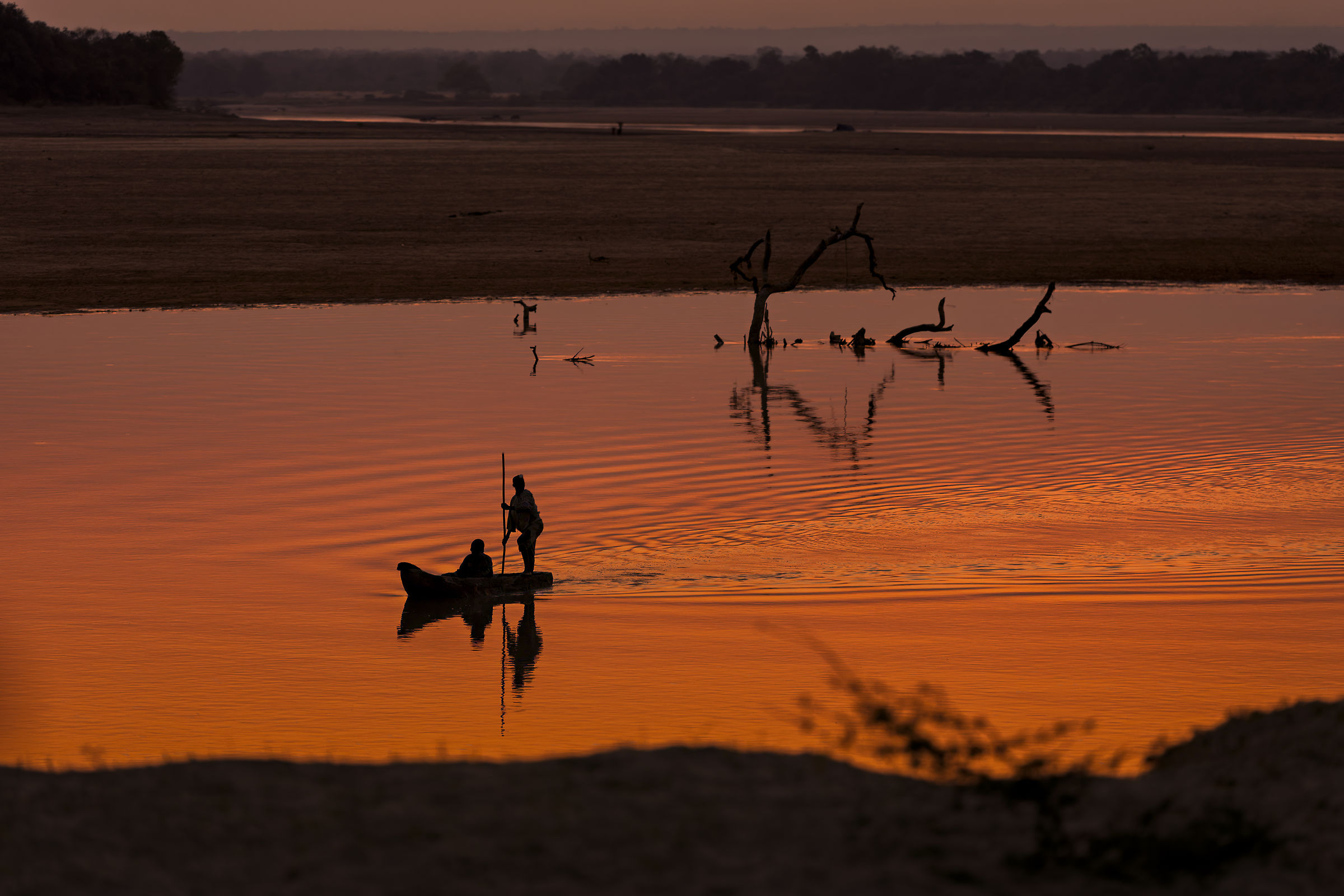 pescatori sul Luangwa al tramonto