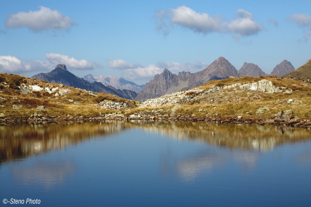 Laghetto di Forcella Magna in veste autunnale