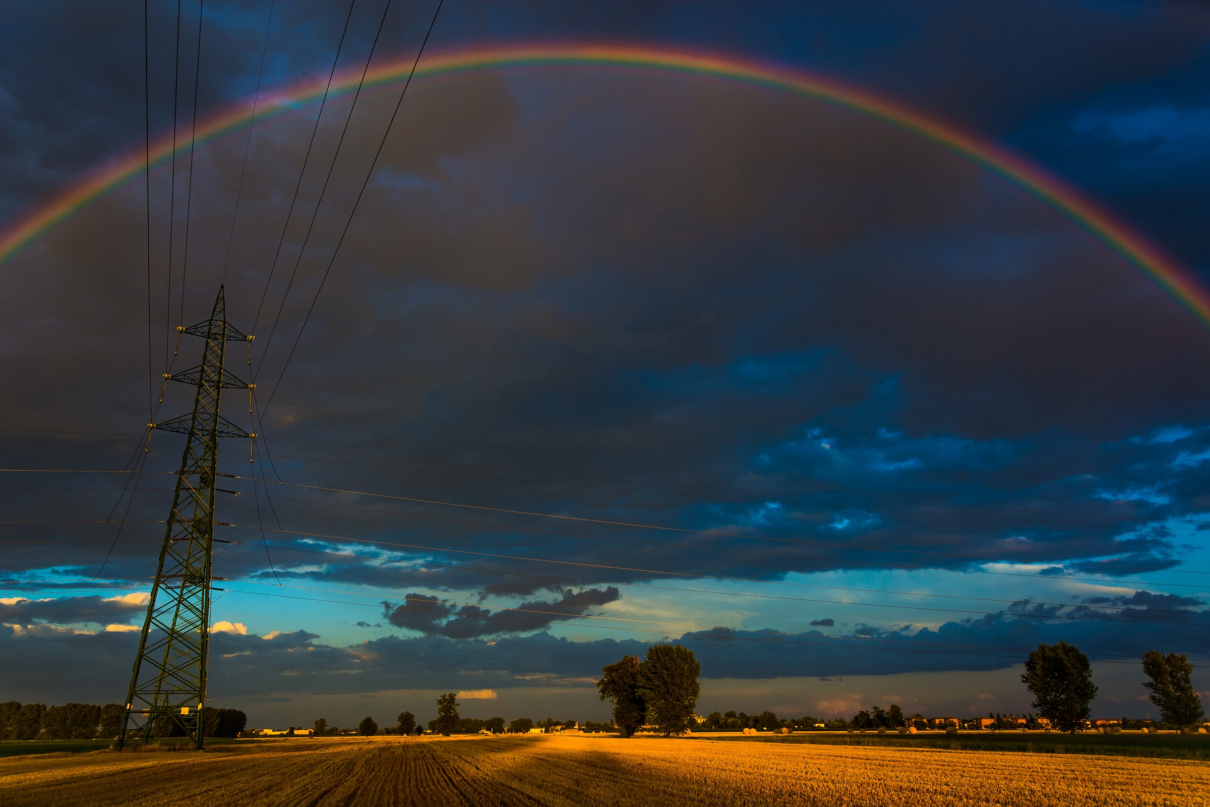 arco tramonto traliccio