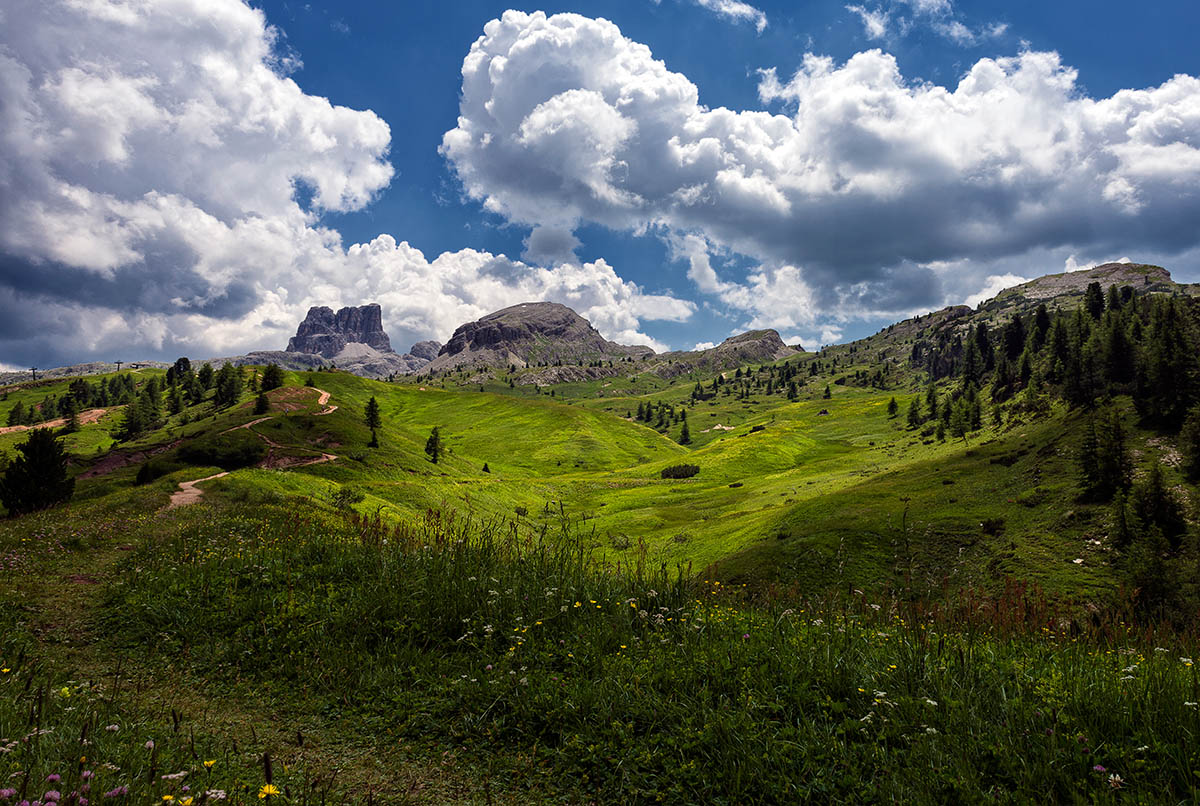 Lights and shadows on the Monument Valley Italian