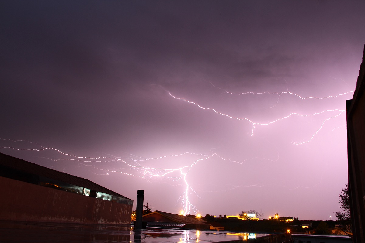 temporale estivo con intensa attività elettrica