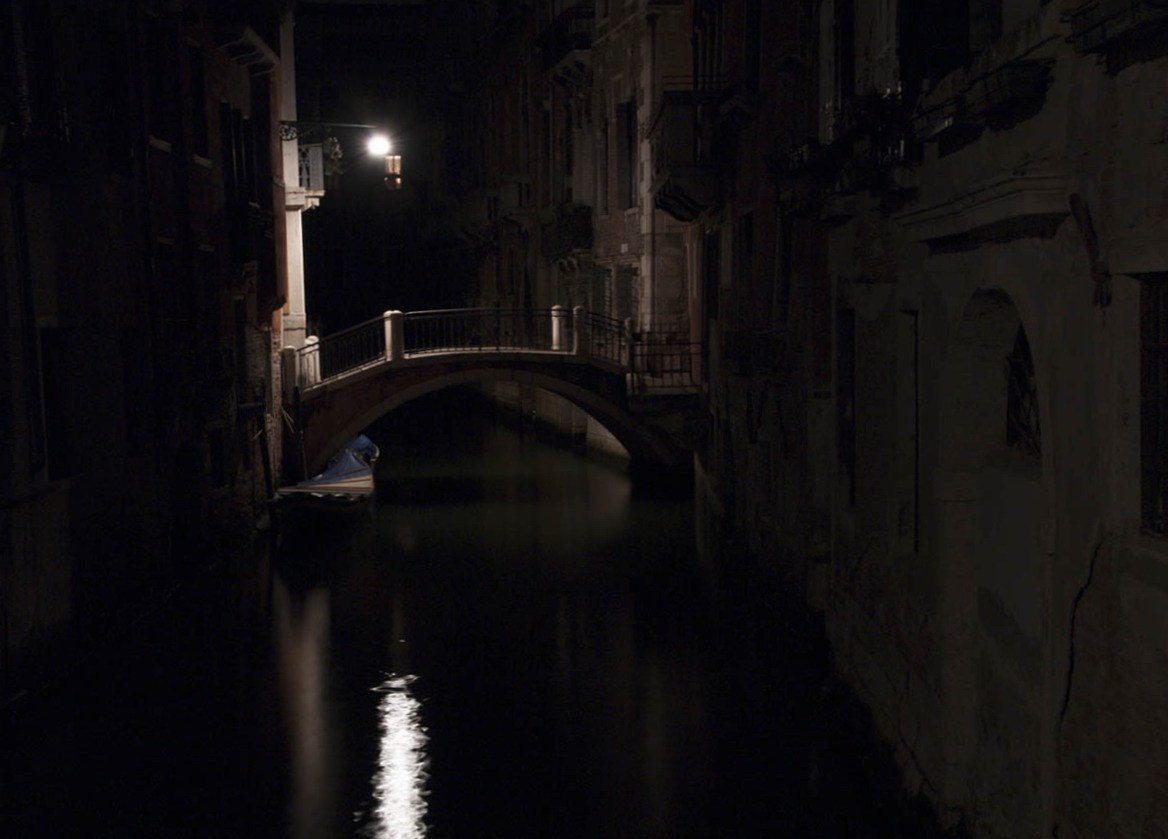 Tra i canali veneziani vedo non vedo