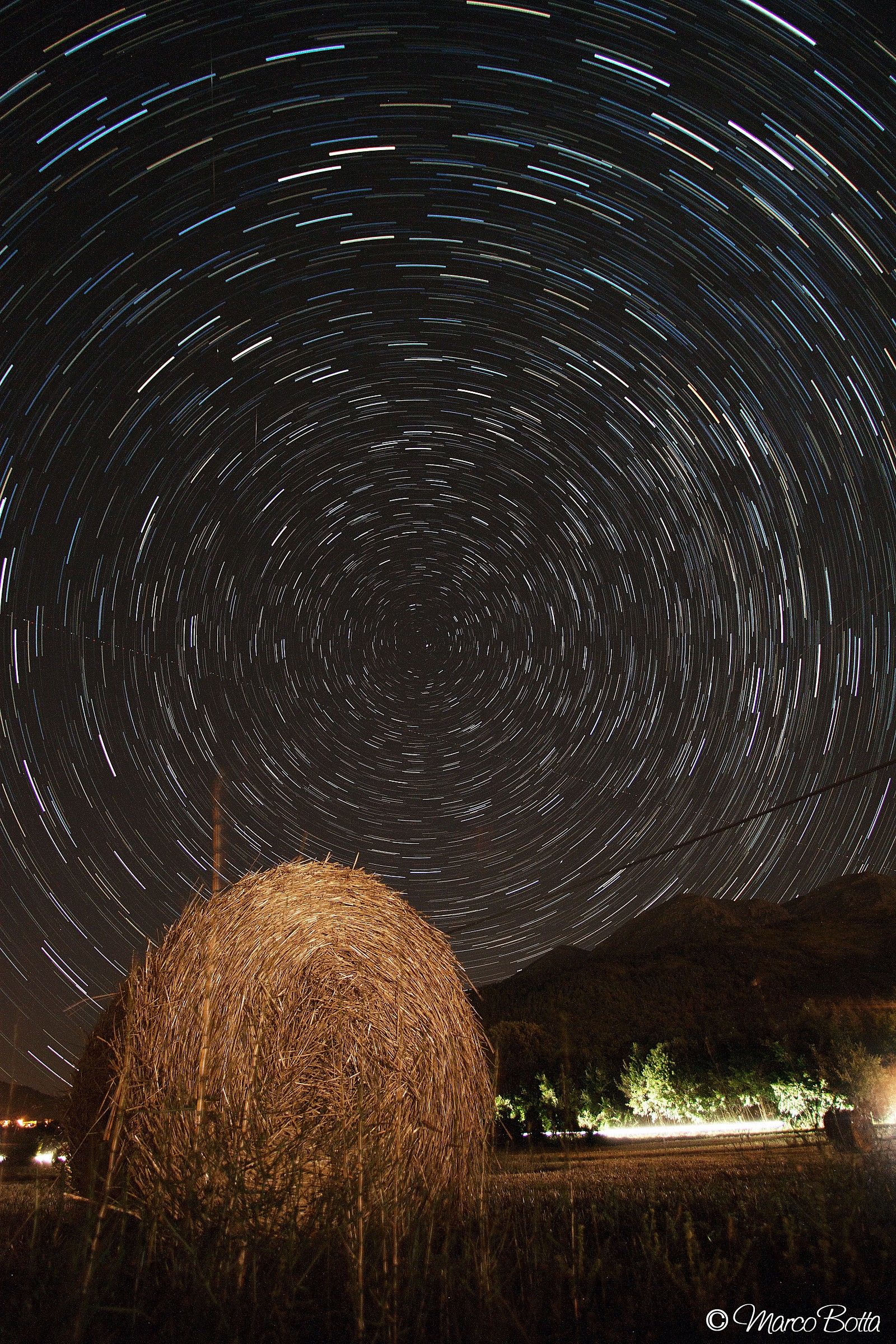 Startrail with hay bale p. 2