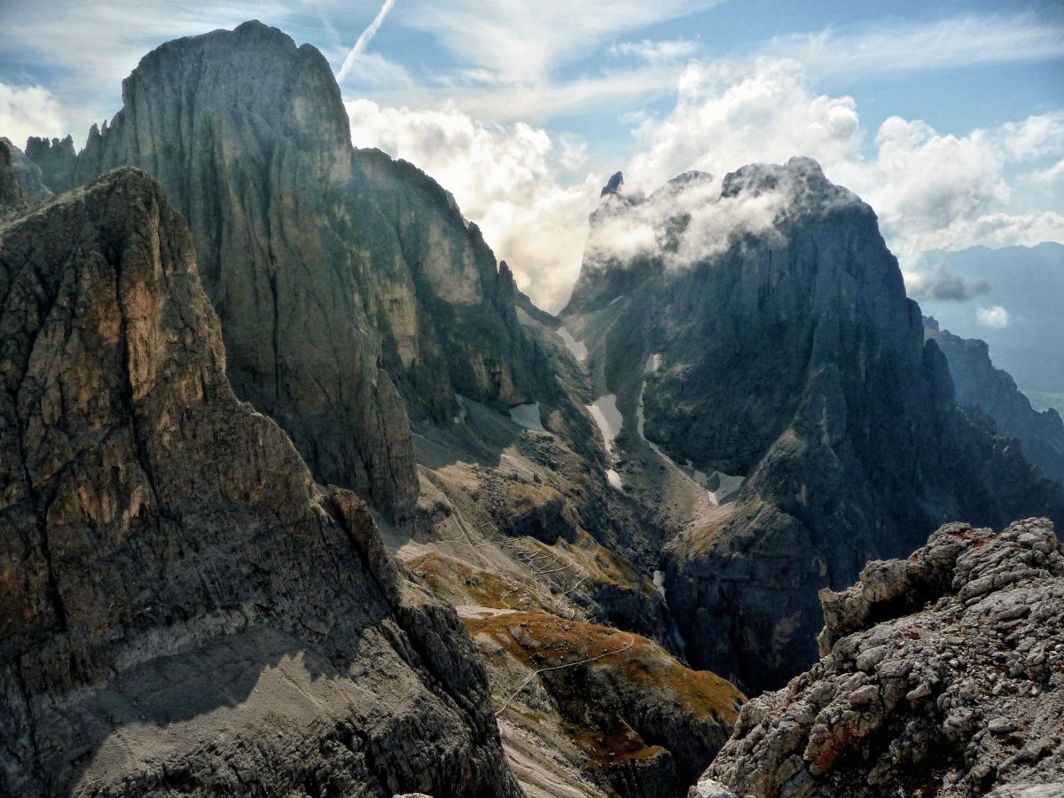 path on the rise the Pale