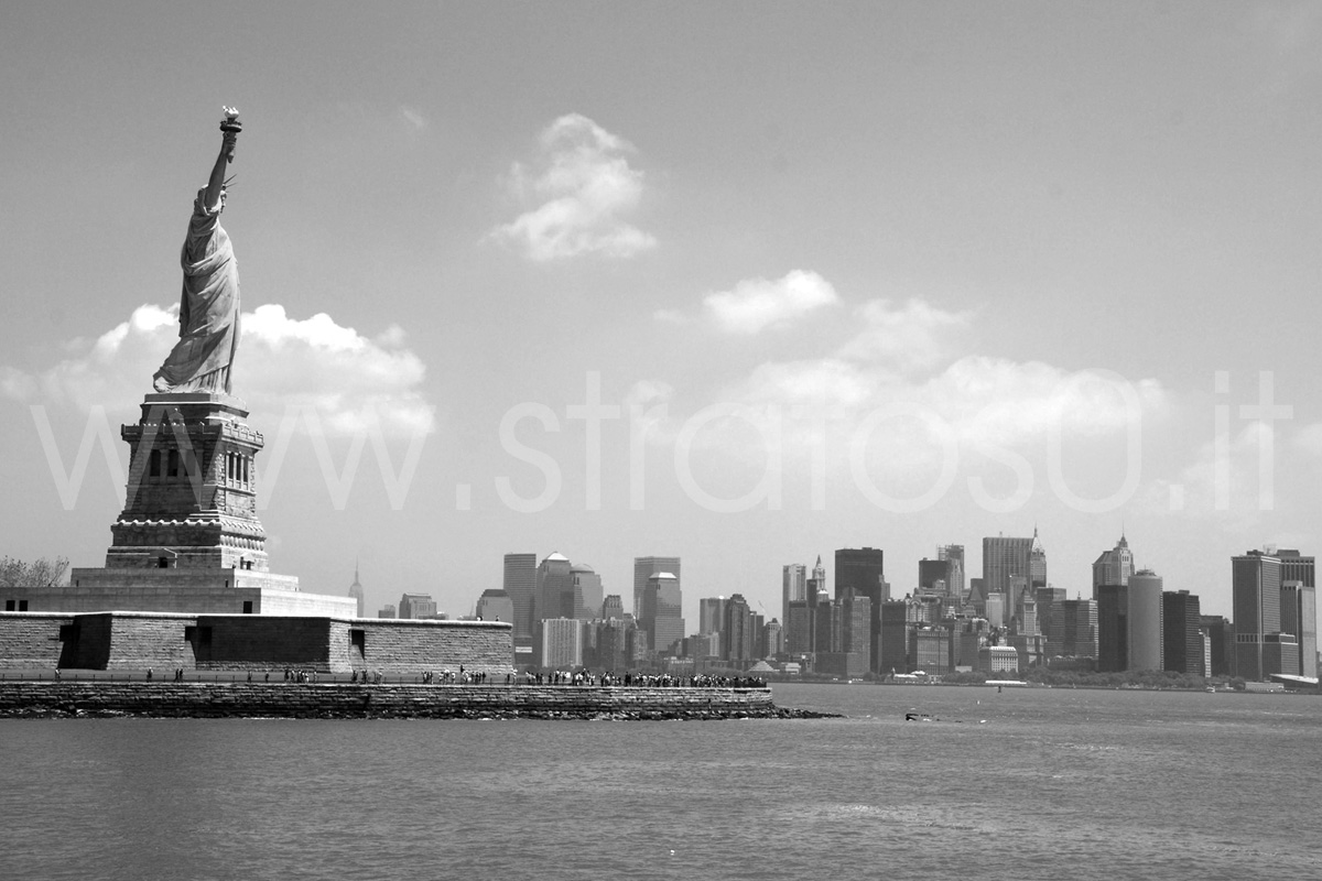 la libertà in black and white