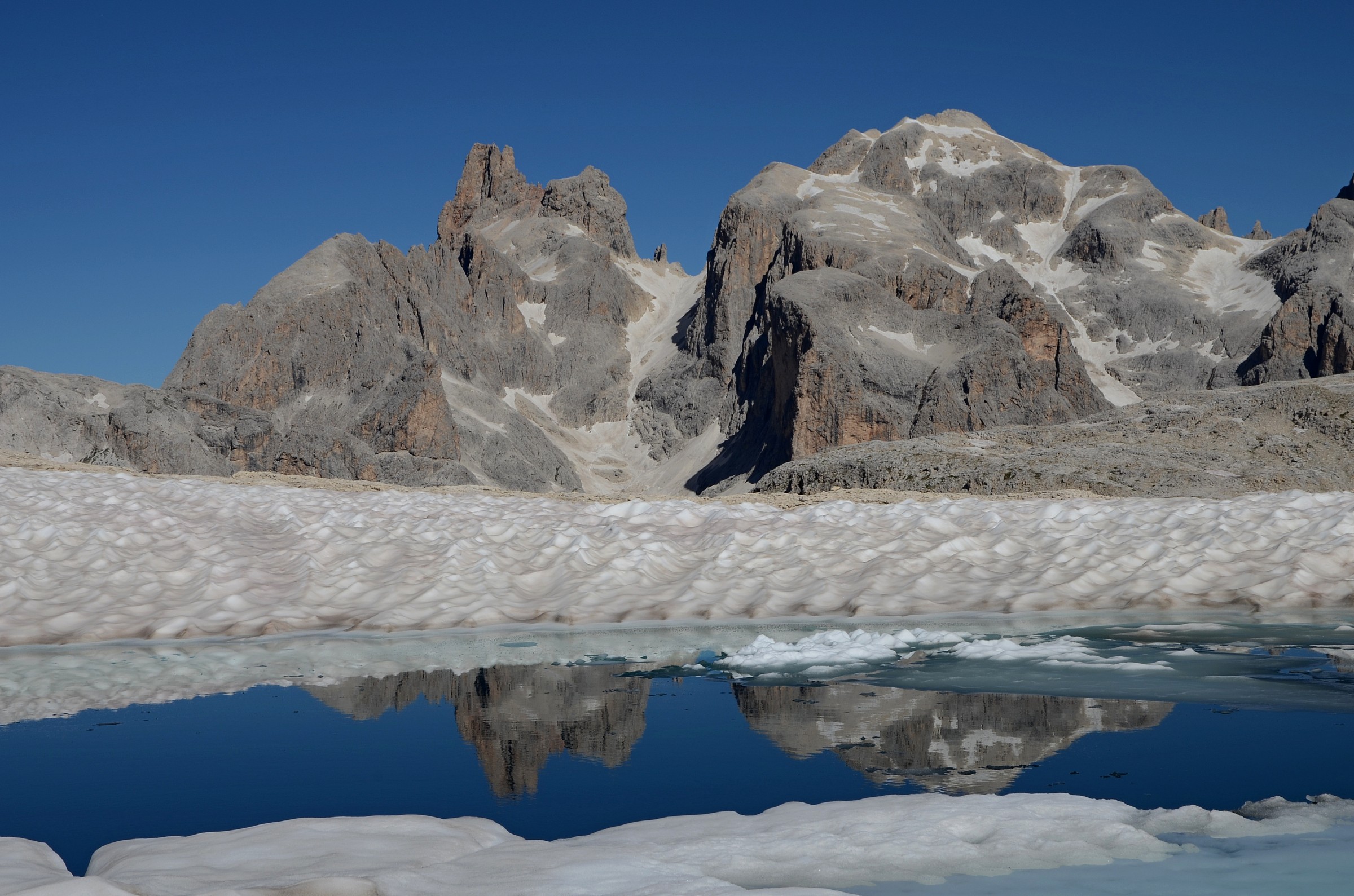 laghetto di Manna con Cimon della Pala e Vezzana