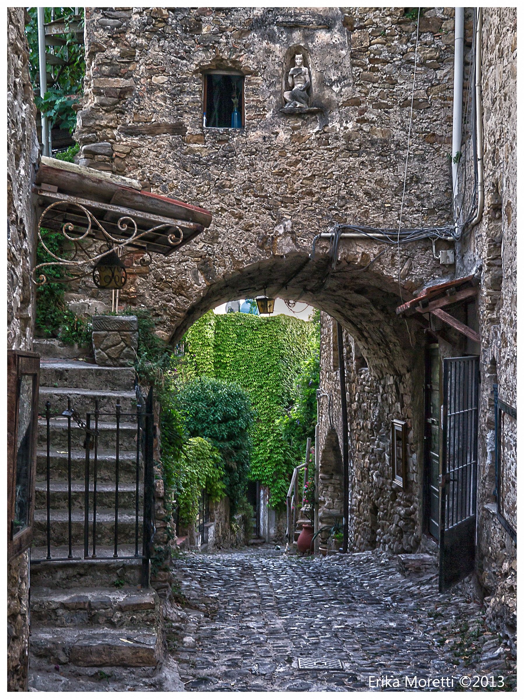 Vicolo del villaggio degli artisti