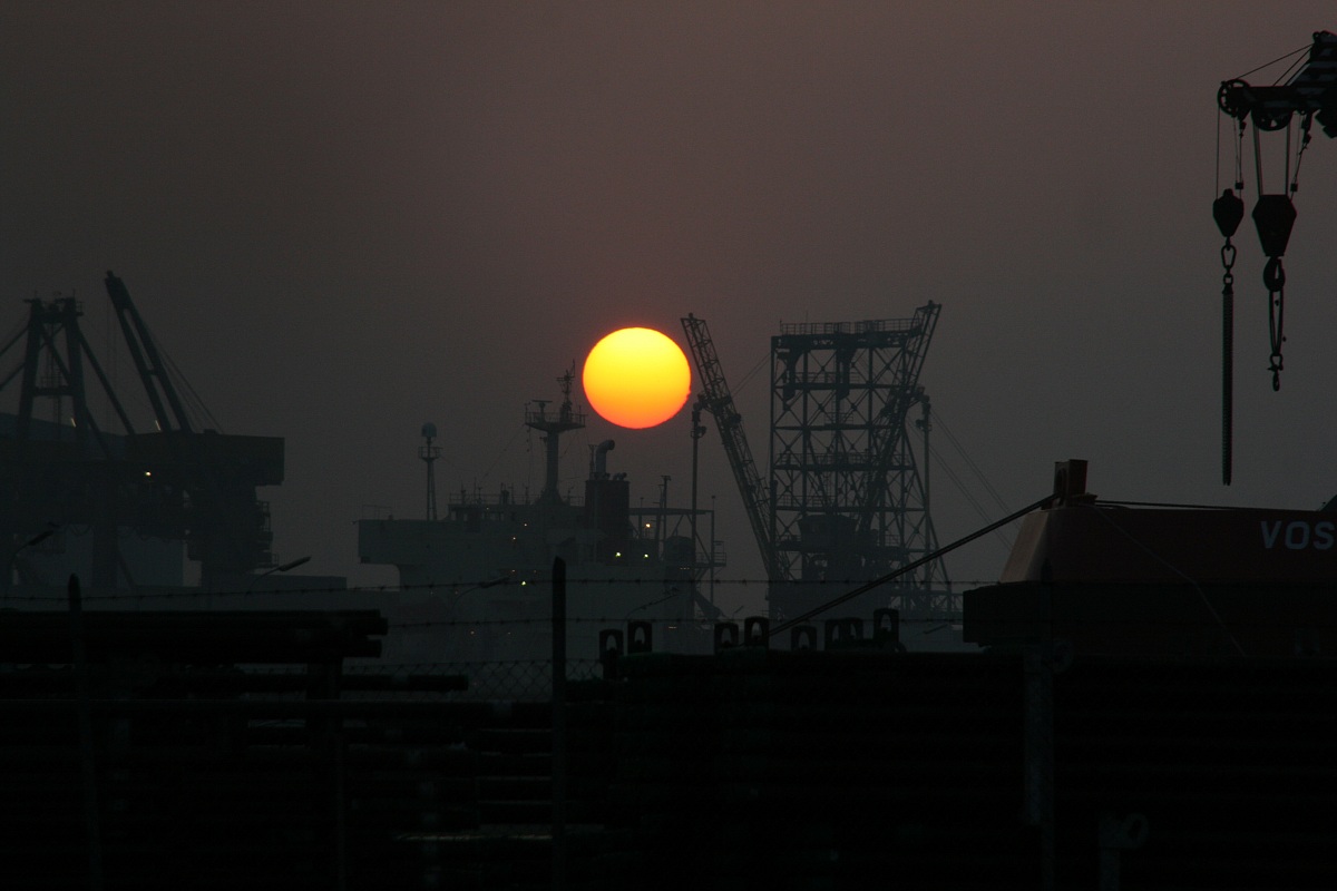 tramonto dietro al comignolo