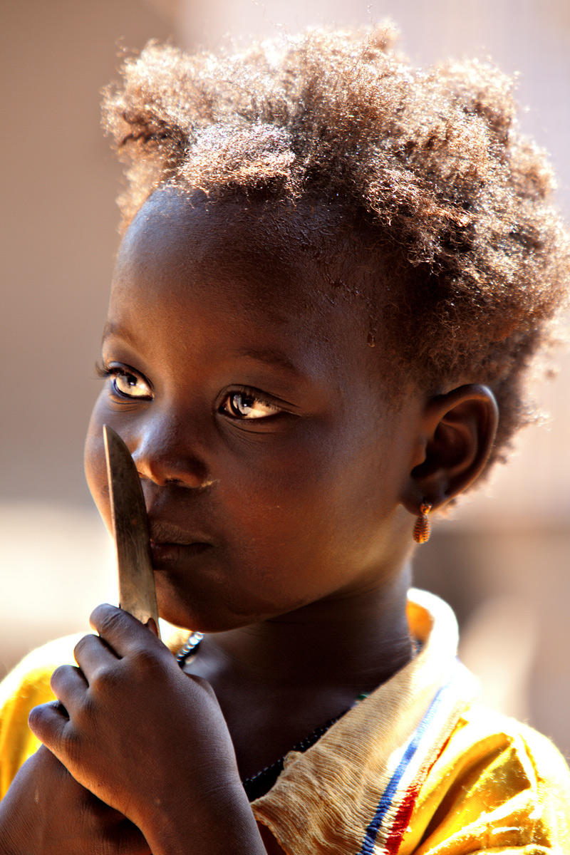 Mali: Bozo ethnic girl.