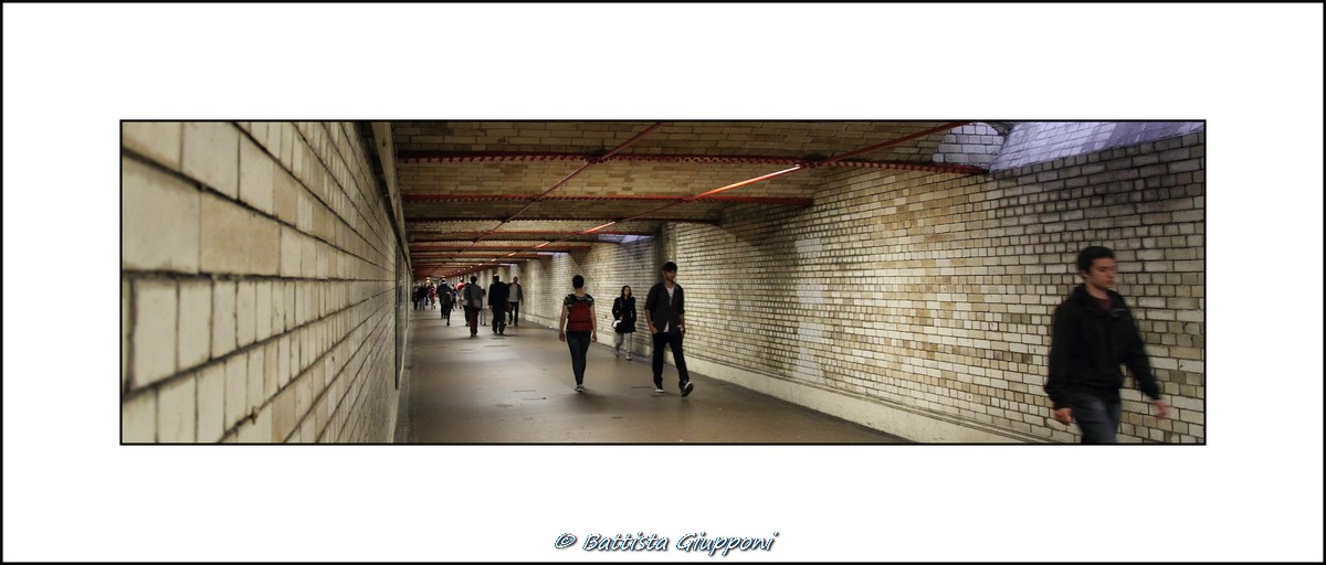 Erika walks alone - Londra