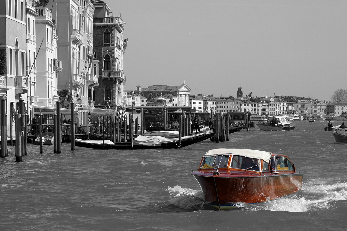 sfrecciando nel canale